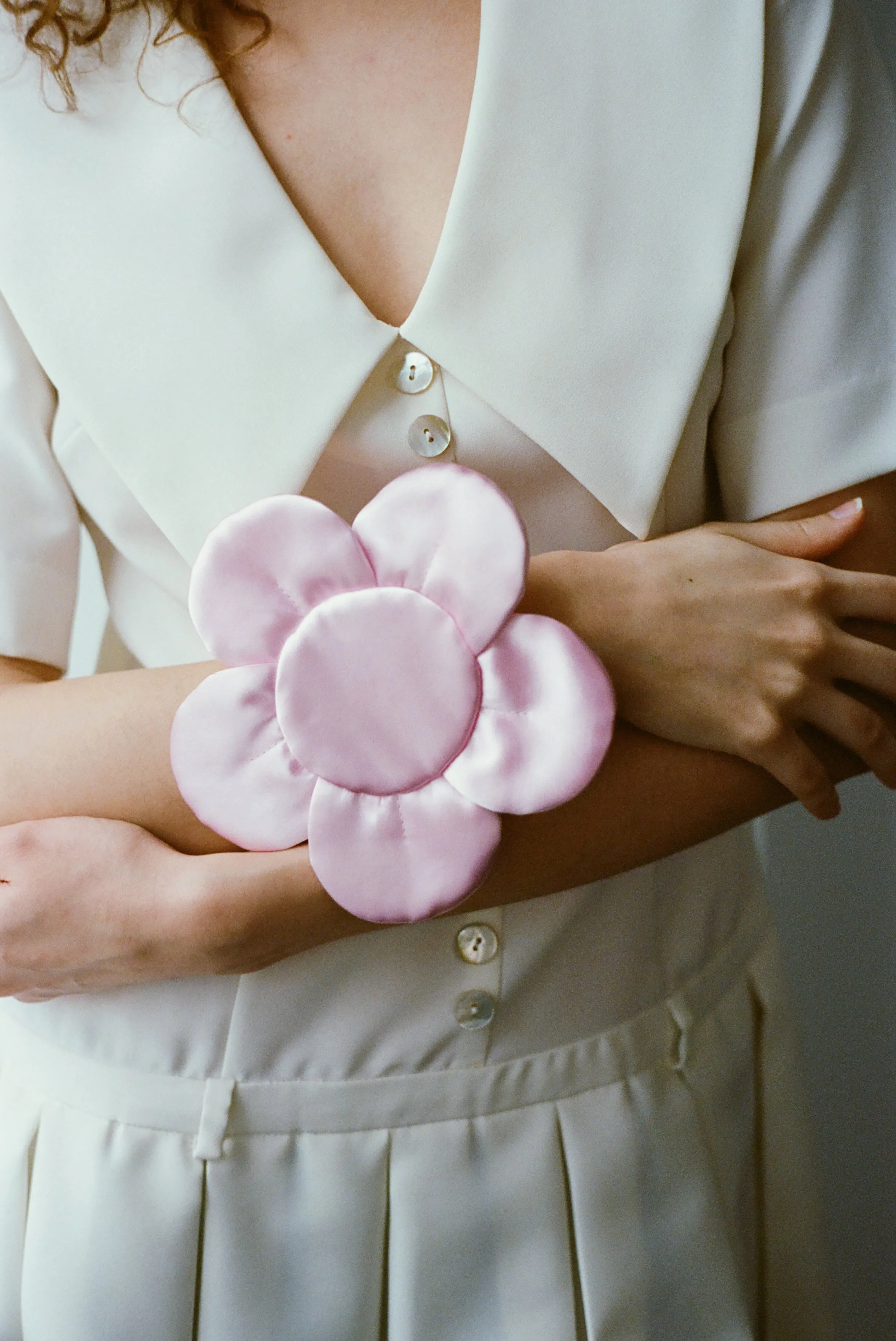 PETAL WRISTLET IN CARNATION sold by Sandy Liang product image thumbnail 3