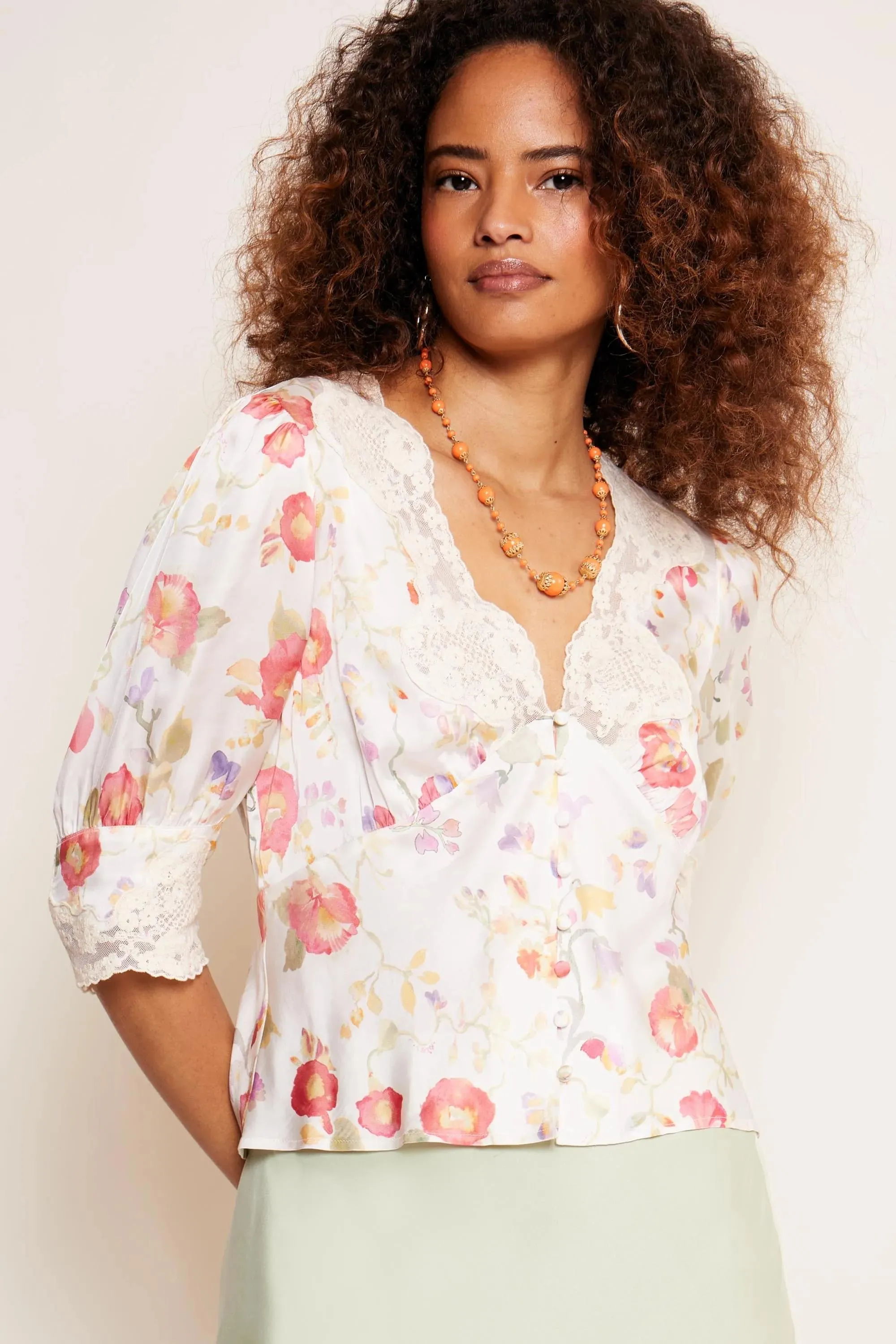 amanda - waterblossom ivory sold by RIXO product image thumbnail 4