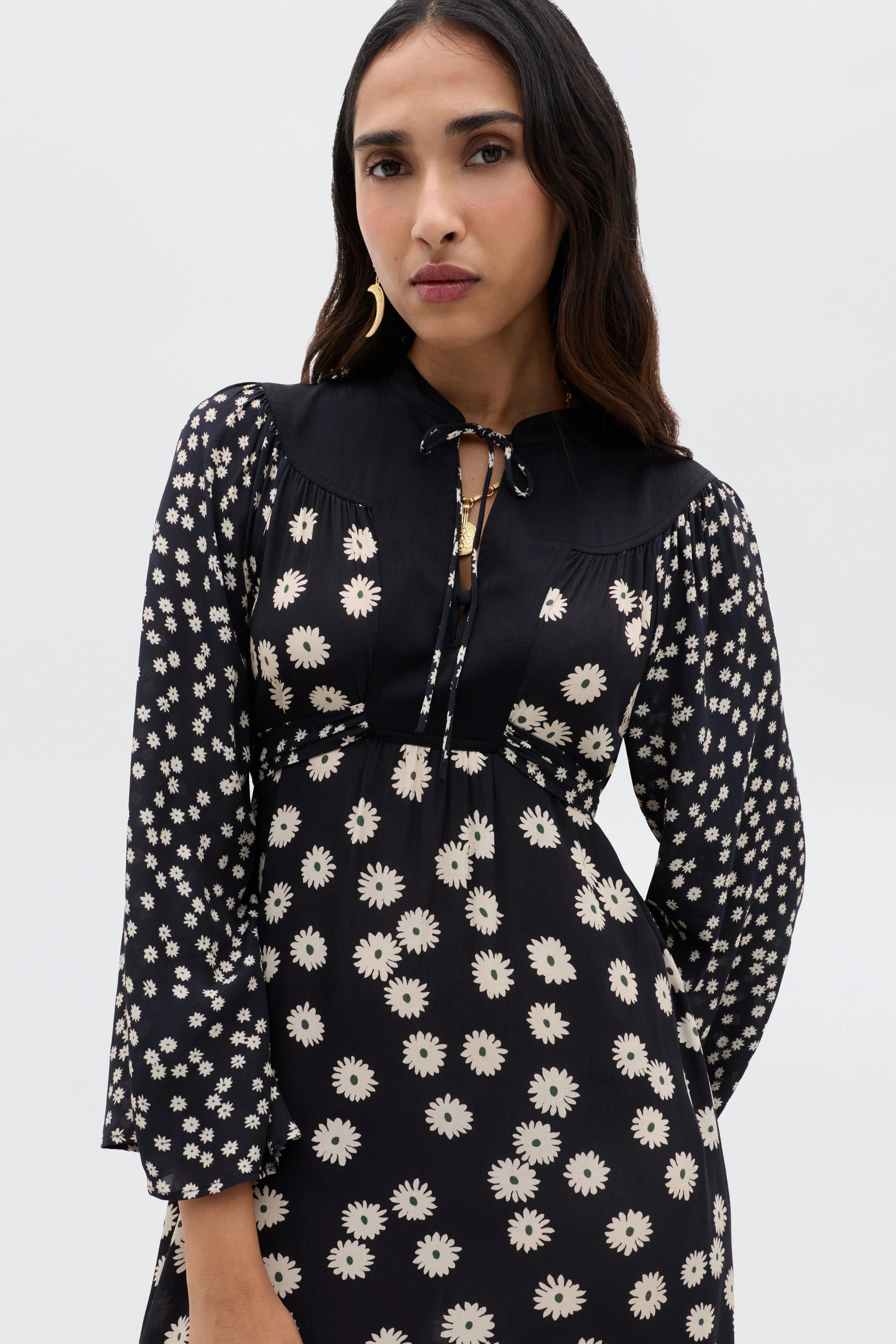 Anela - Daisy Mix Black sold by RIXO product image thumbnail 4