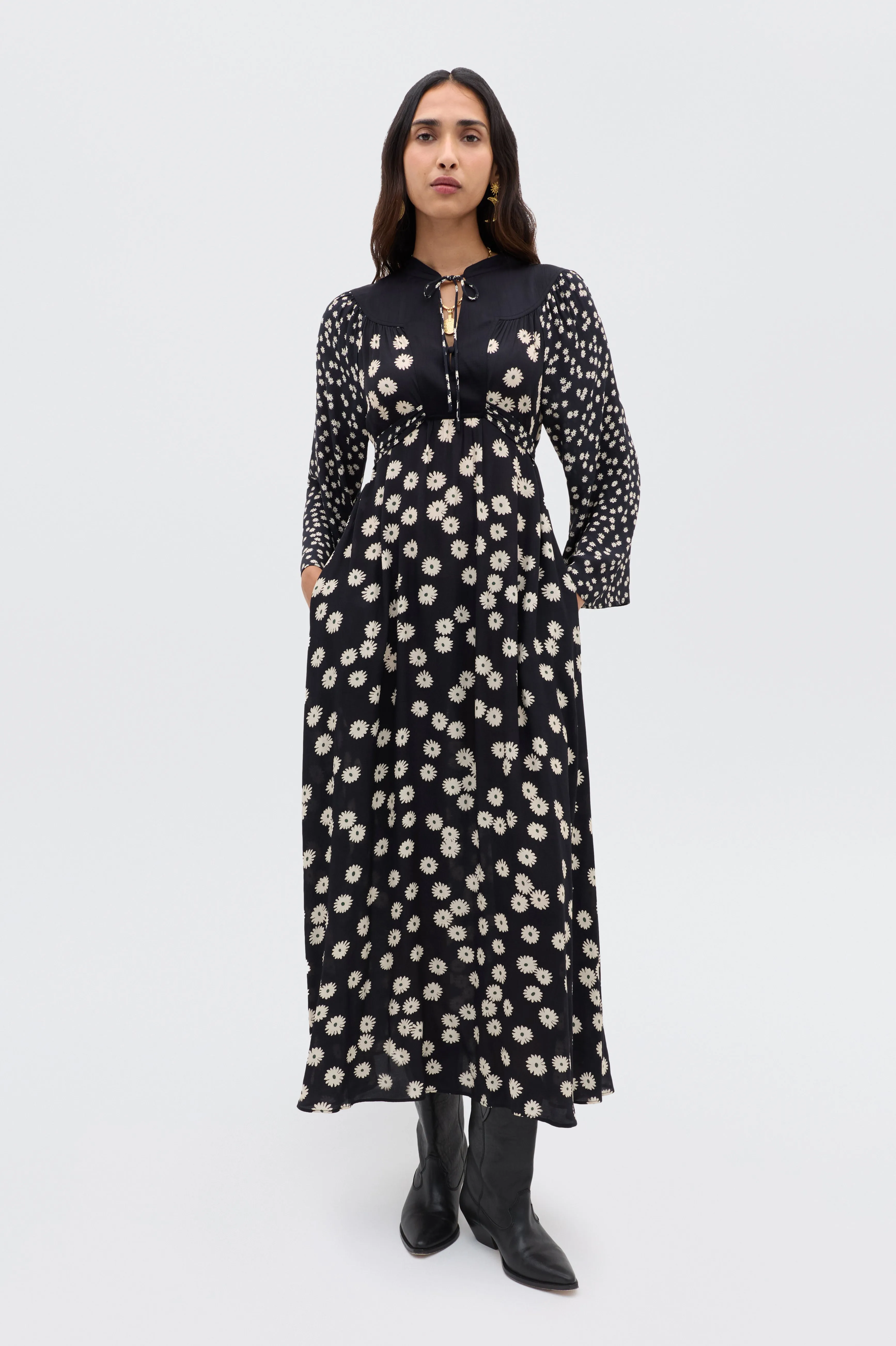 Anela - Daisy Mix Black sold by RIXO