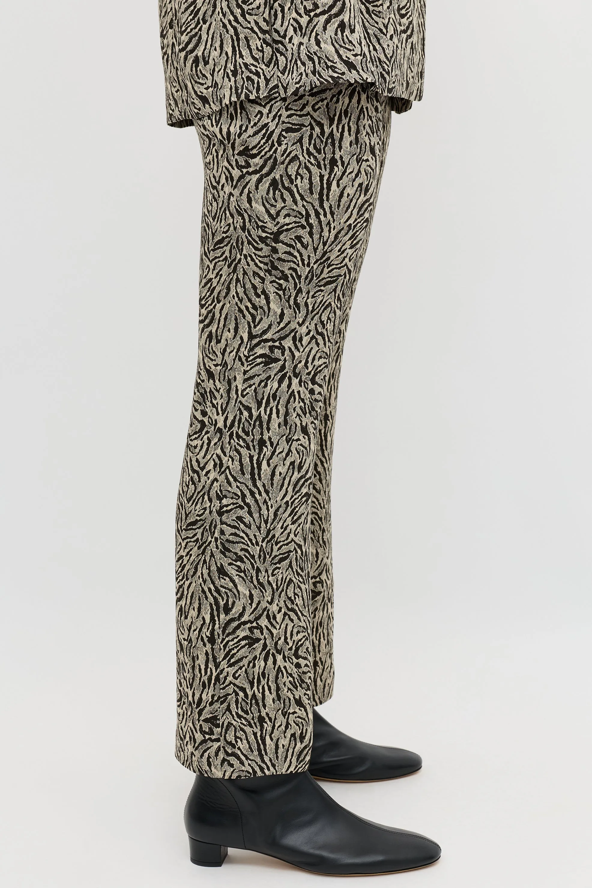 Olwen - Sun Leo Tan sold by RIXO product image thumbnail 2