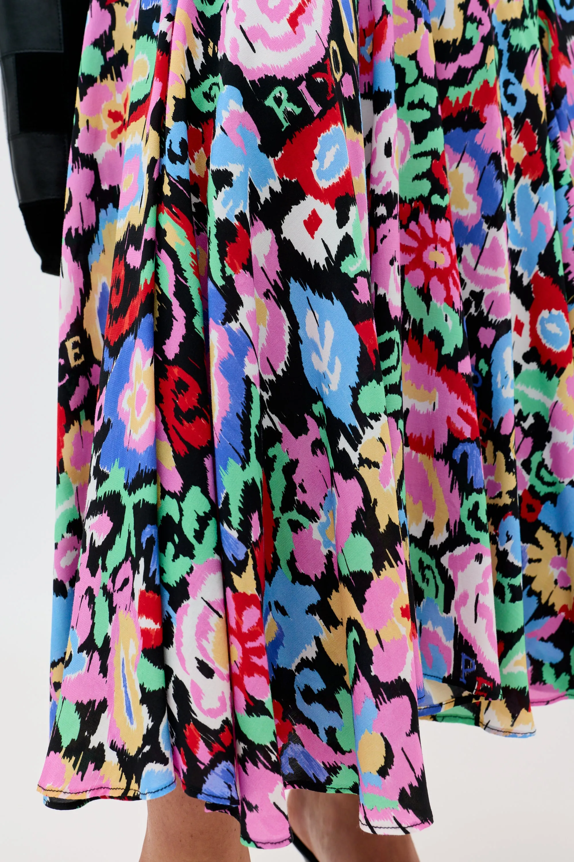 Libbie - Ikat Bloom Charcoal sold by RIXO product image thumbnail 4