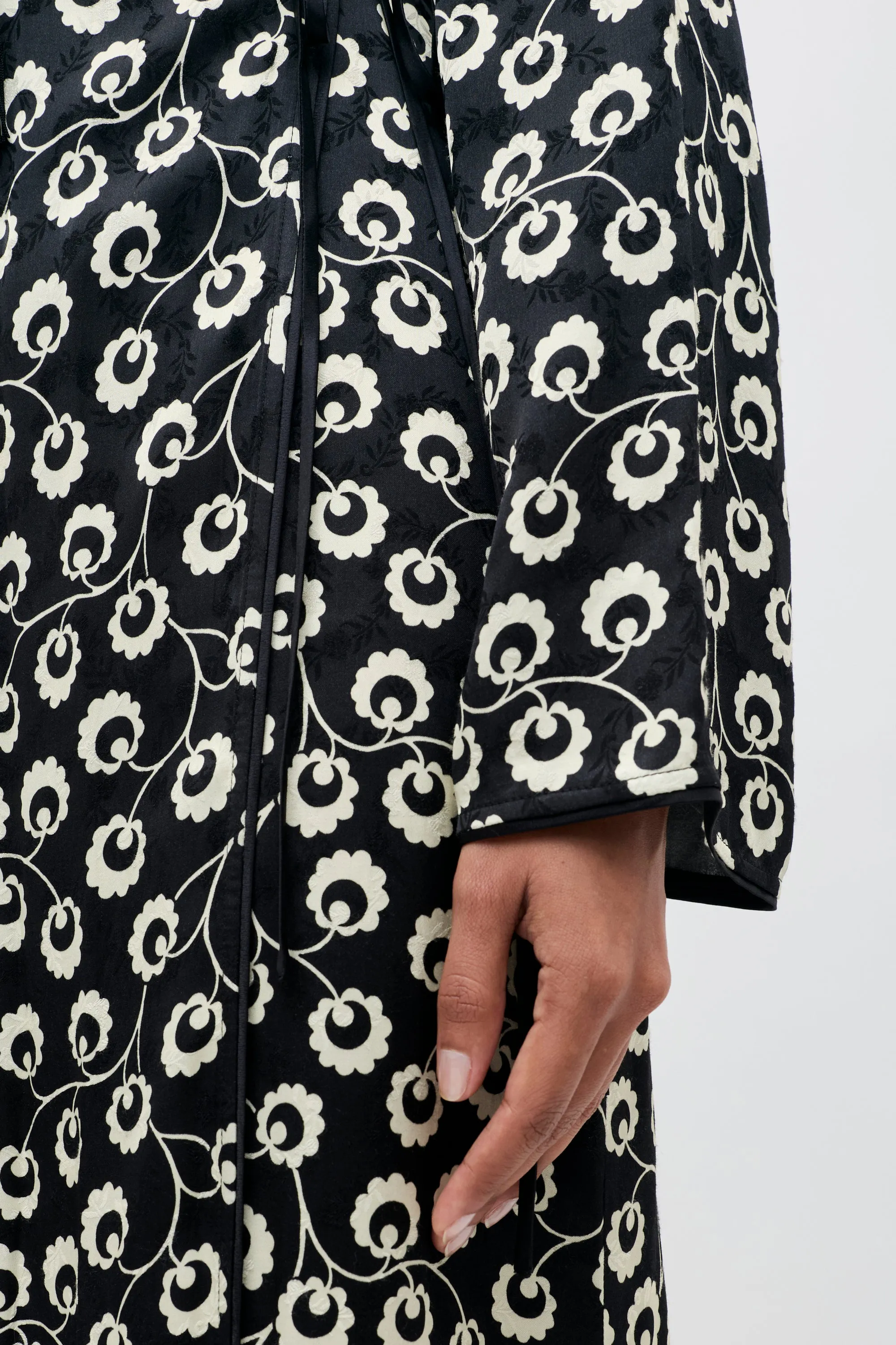 Cindy - Wishing Floral Black sold by RIXO product image thumbnail 3
