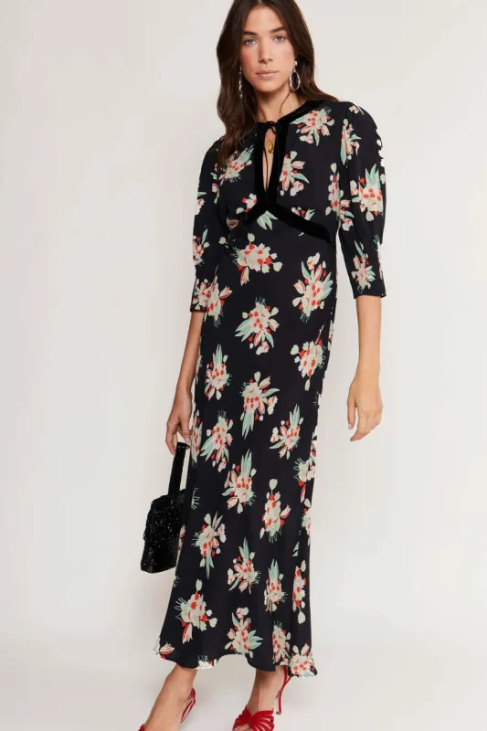 Petra - Tulip Cloud Black sold by RIXO