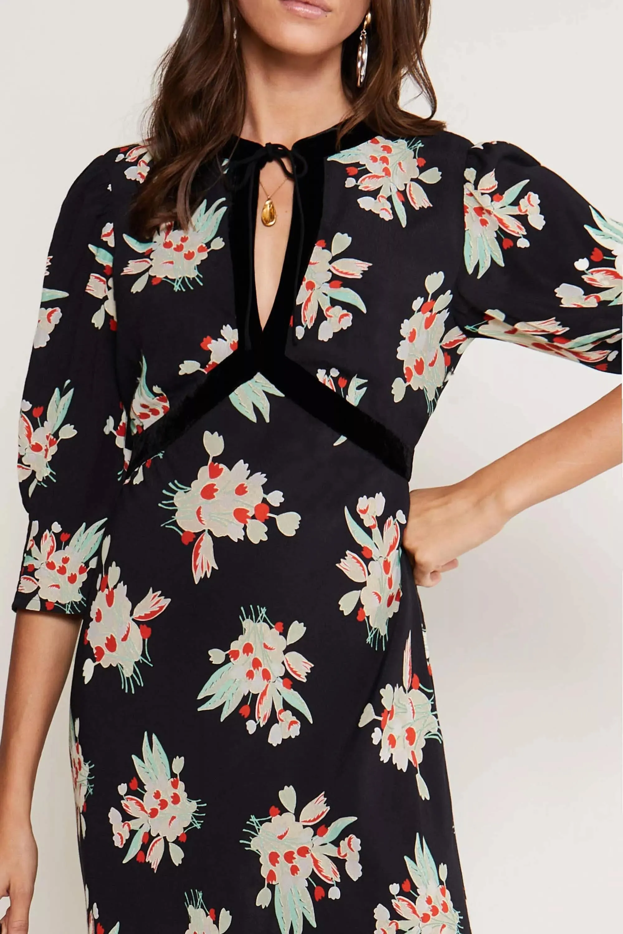 Petra - Tulip Cloud Black sold by RIXO product image thumbnail 2