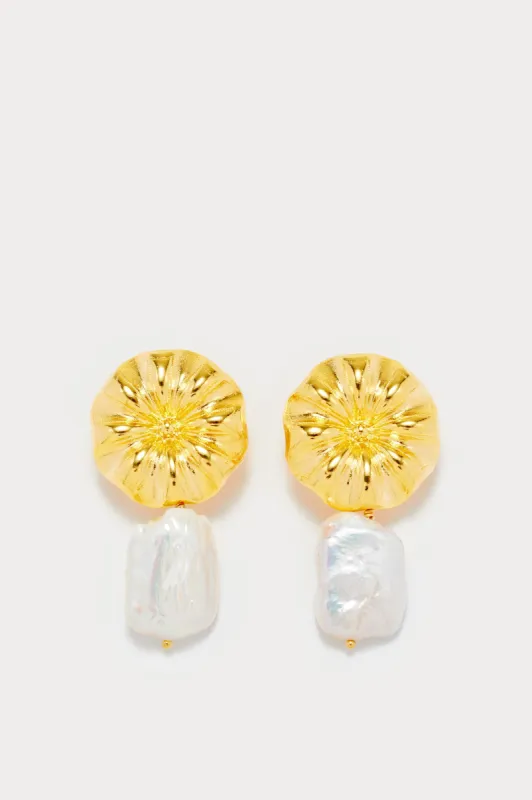 White daisy pearl earrings sold by DESTREE