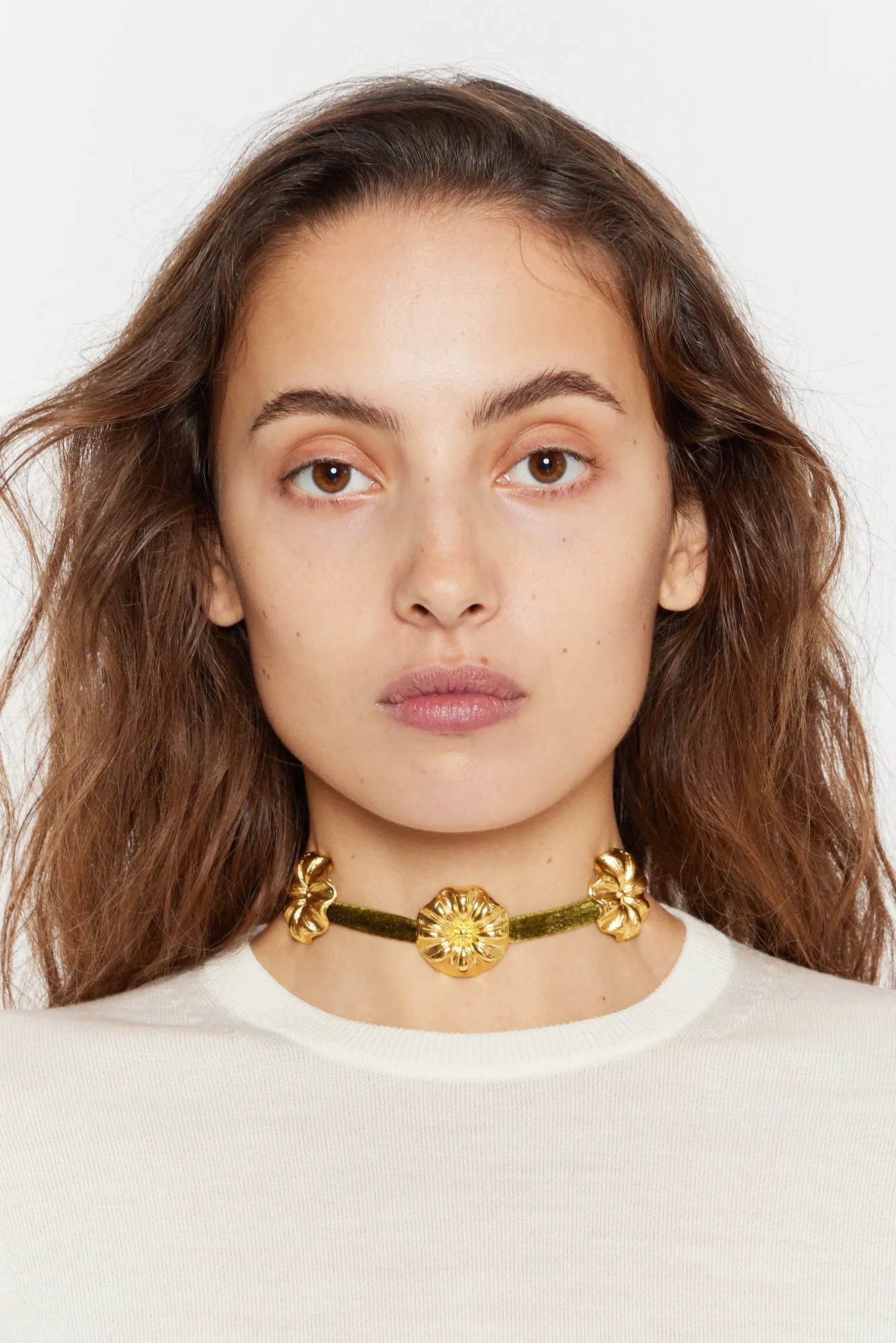 ELIZABETH CHOKER DAISY KAKI sold by DESTREE