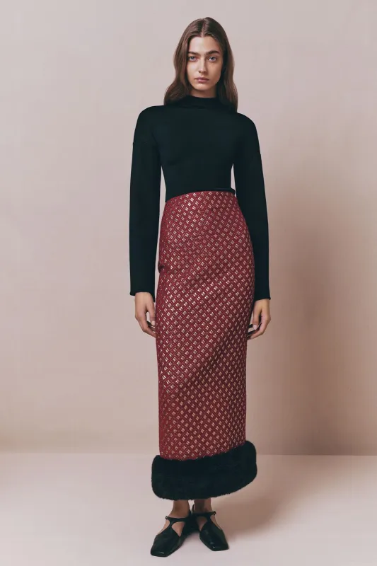 Black fitted top in viscose sold by DESTREE