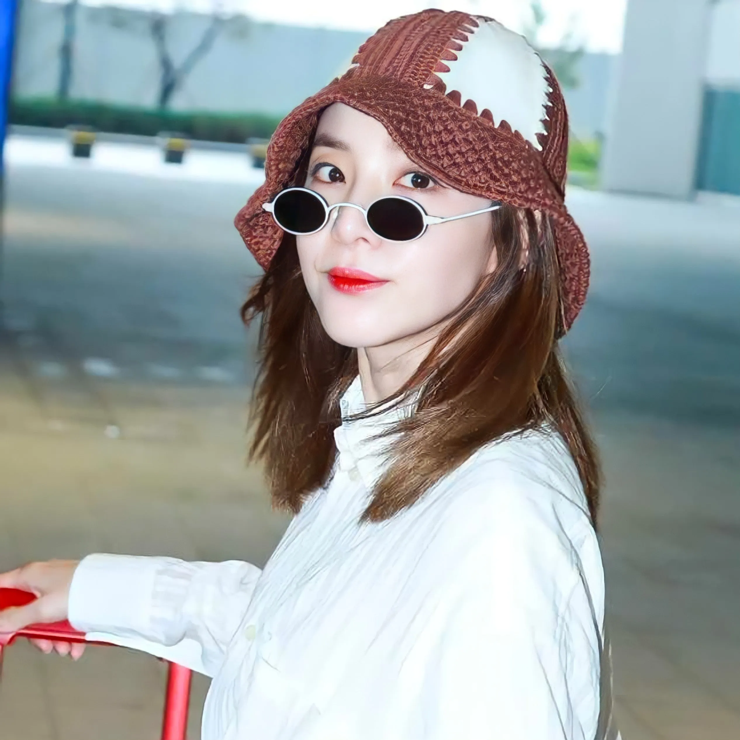 WHITE DORIS sold by Roberi & Fraud product image thumbnail 2