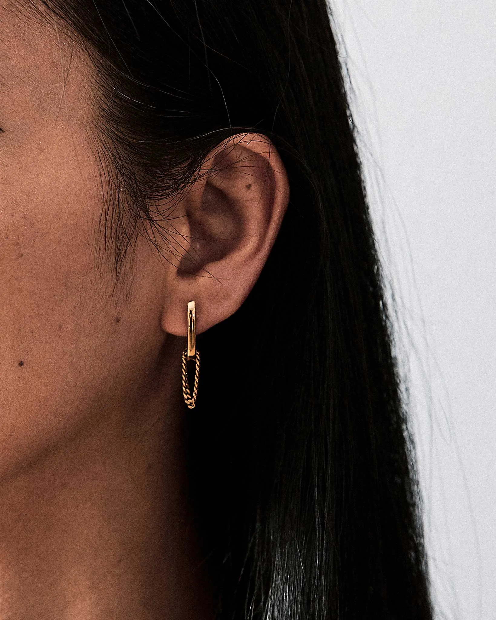 Nuance Chain Huggie Earring 18k Gold sold by Bliss Lau product image thumbnail 2