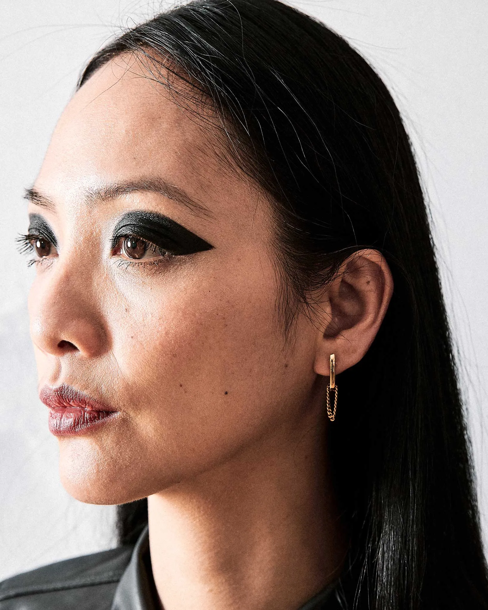 Nuance Chain Huggie Earring 18k Gold sold by Bliss Lau product image thumbnail 5