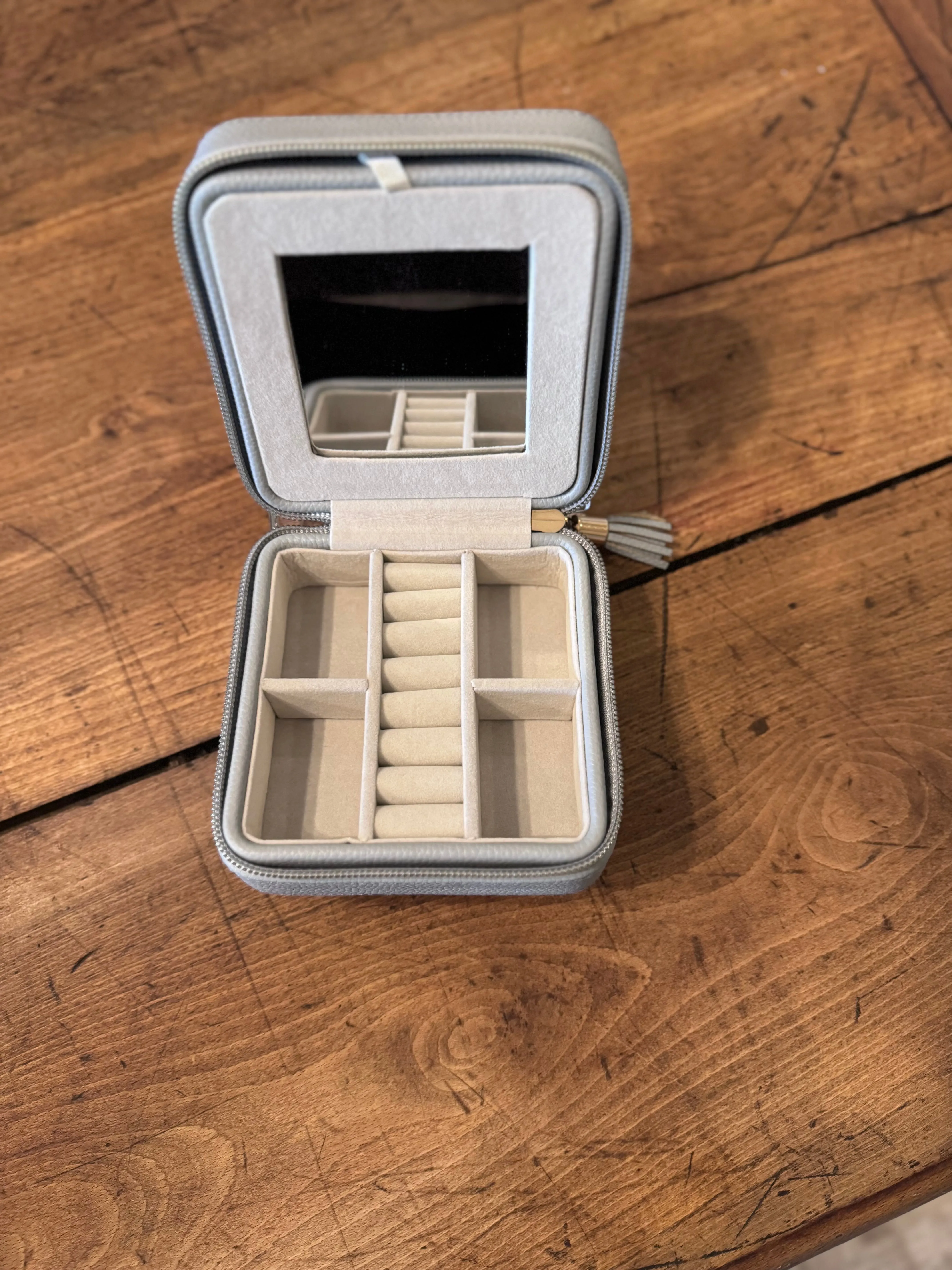 Free Gift: Travel Jewelry Case sold by Cartolina product image thumbnail 2