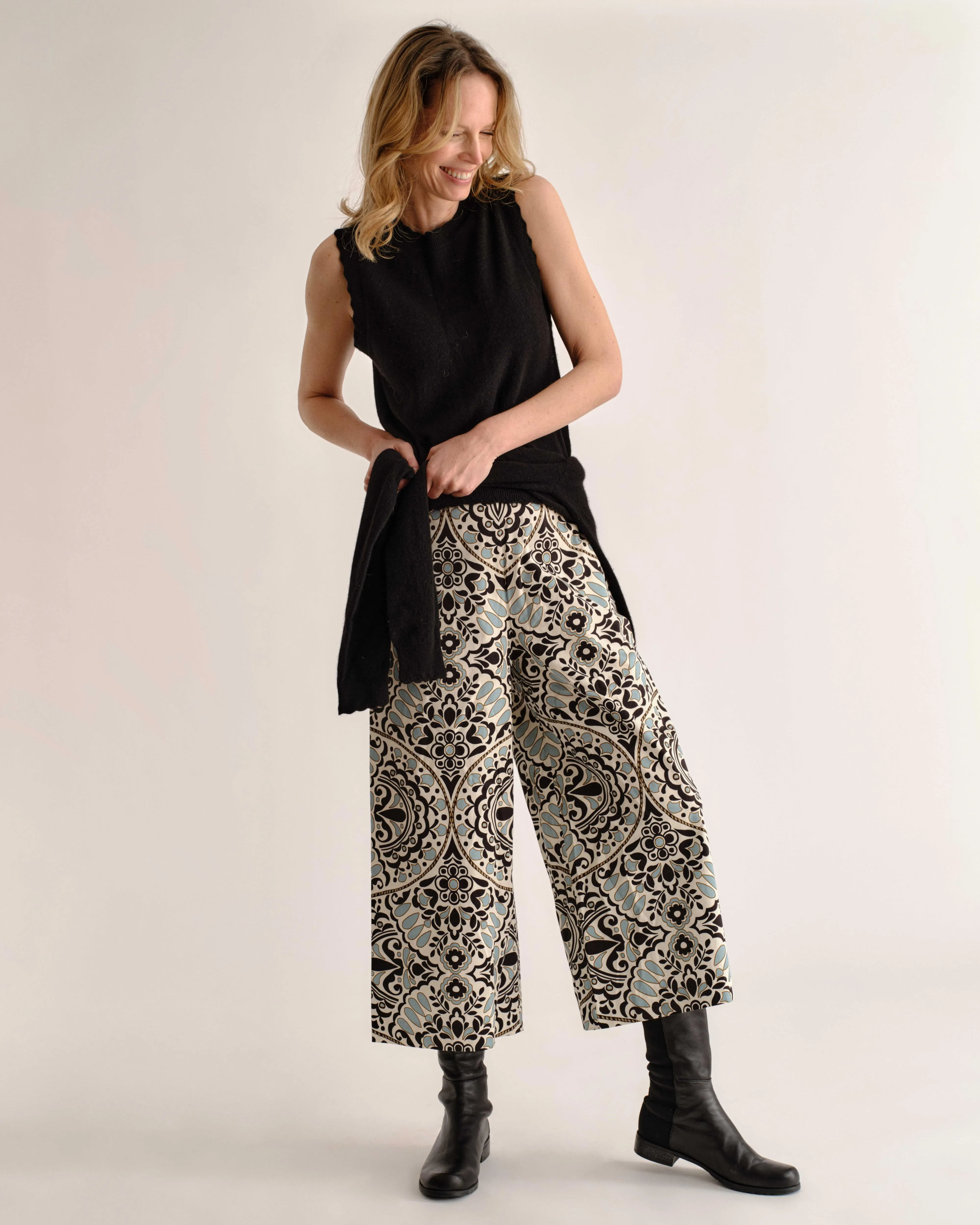 SP26 Lou Sweater Shell-Noir sold by Cartolina product image thumbnail 3
