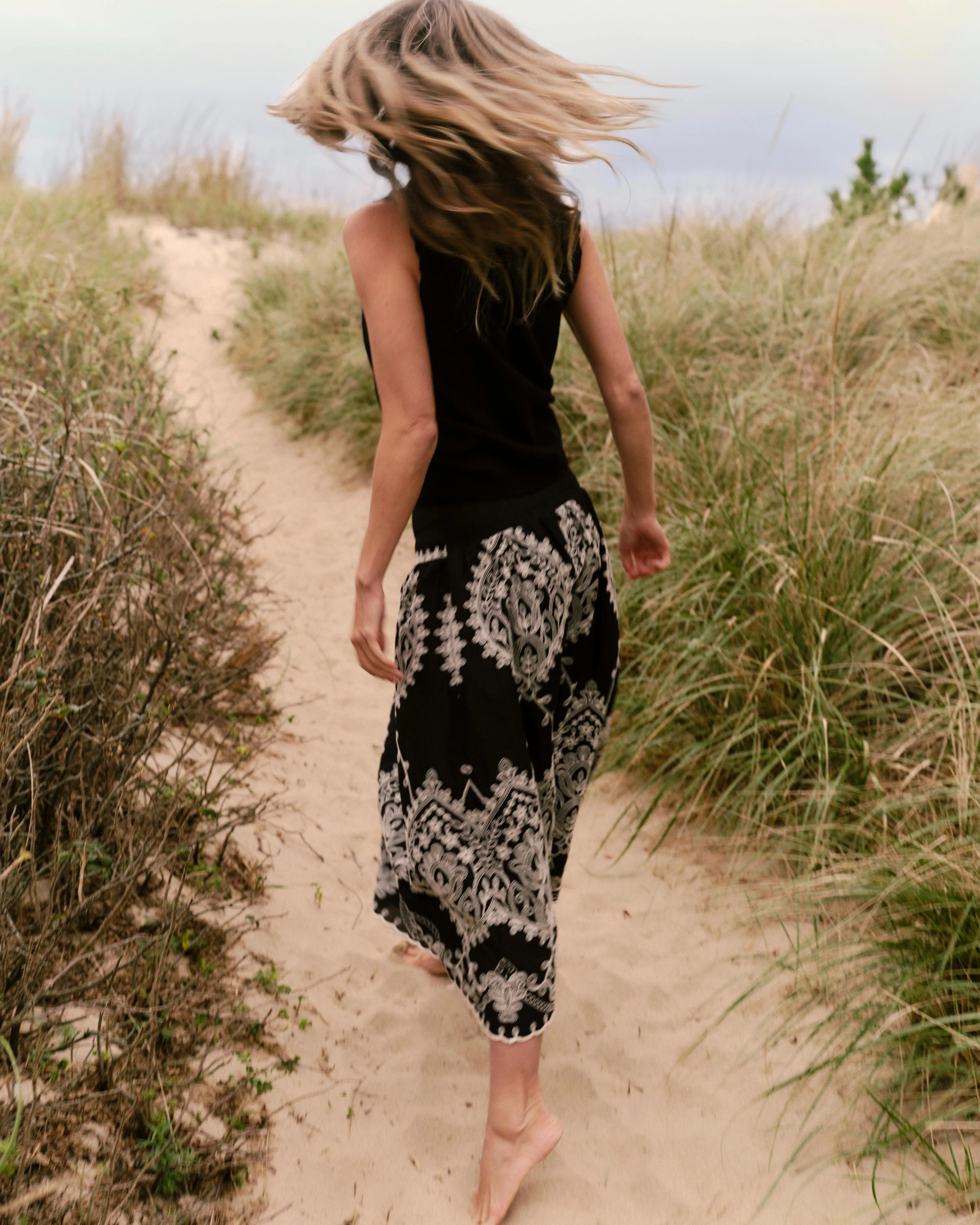 SP26 Lou Sweater Shell-Noir sold by Cartolina product image thumbnail 4