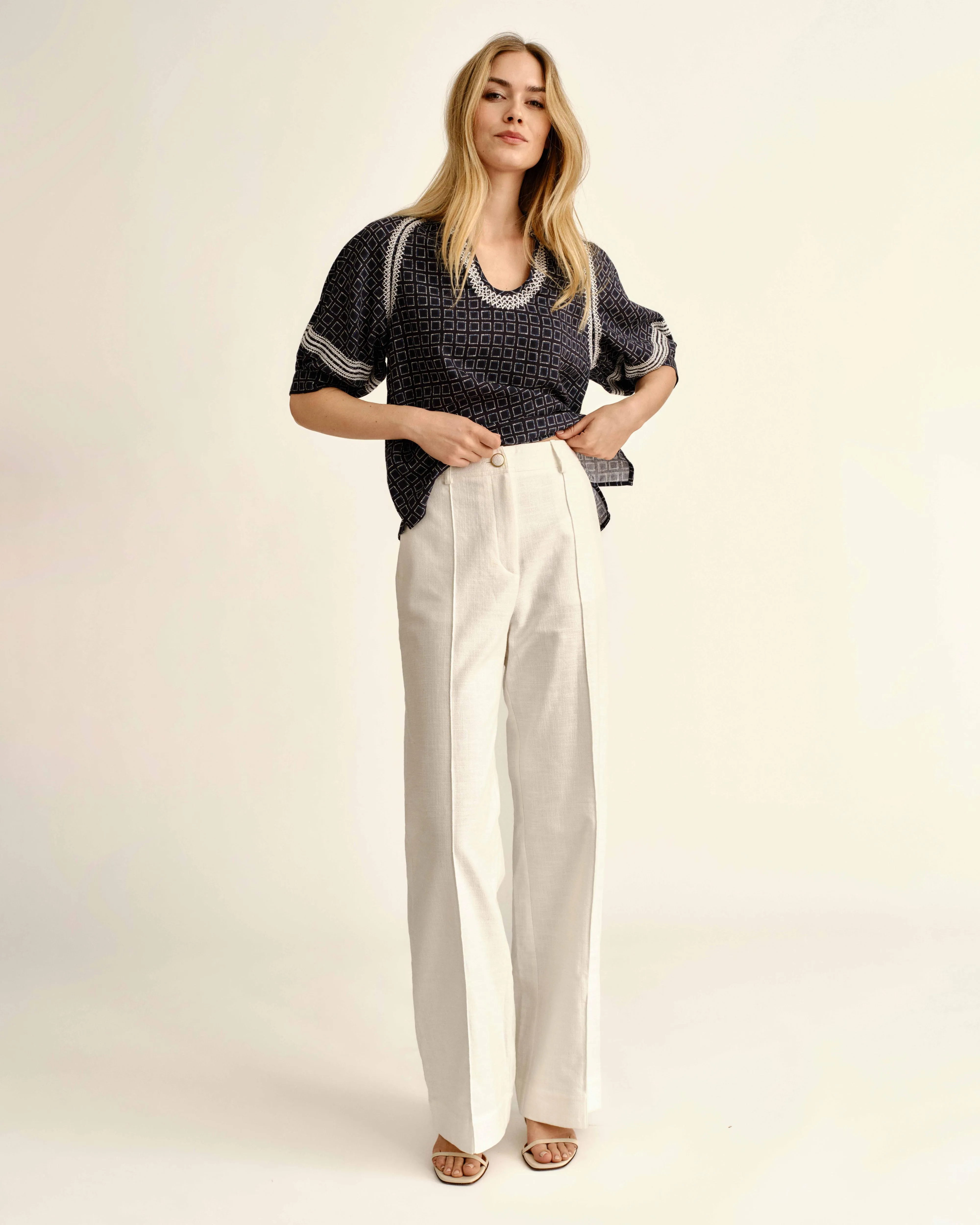 SU26 Beverly Pant-Soft White sold by Cartolina product image thumbnail 3