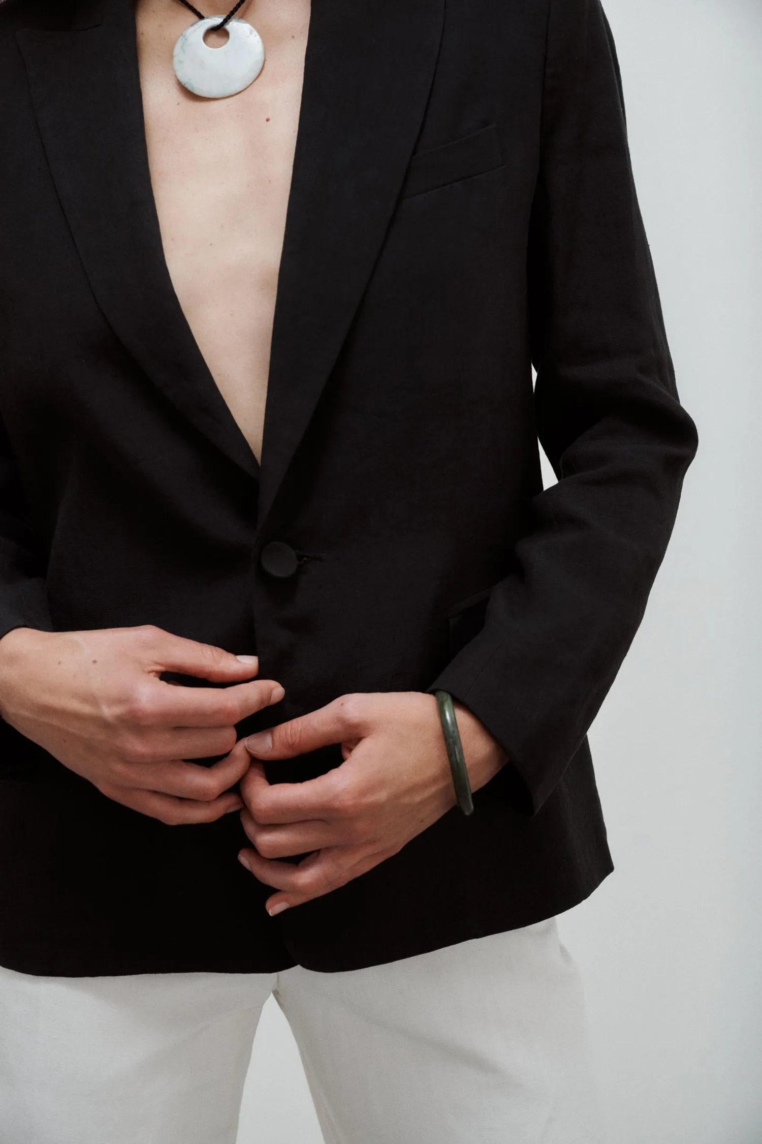 Veste de Tailleur Lauren Toile de Lin Lavé Noir sold by Facettes Studio product image thumbnail 3