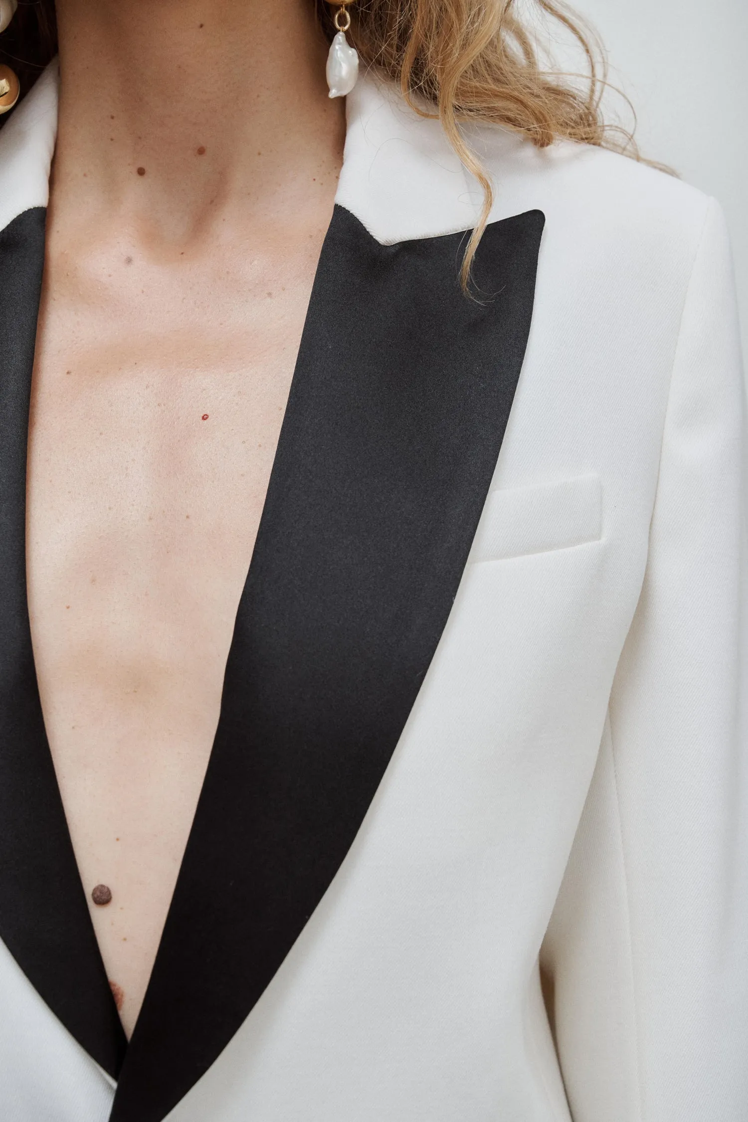 Veste Smoking Diana Gabardine Laine Blanc Cassé Col Satin Noir sold by Facettes Studio product image thumbnail 3