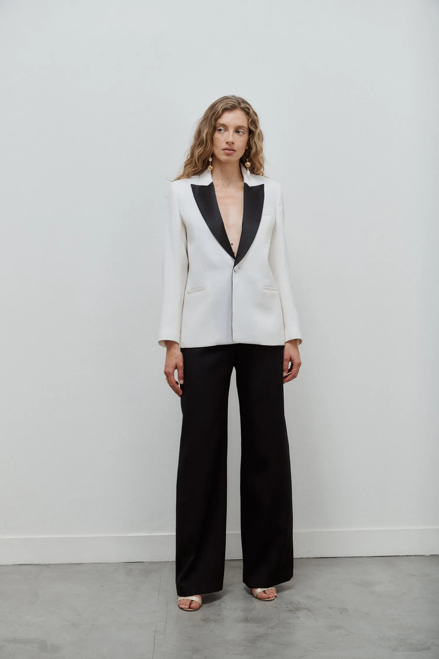 Veste Smoking Diana Gabardine Laine Blanc Cassé Col Satin Noir sold by Facettes Studio product image thumbnail 2