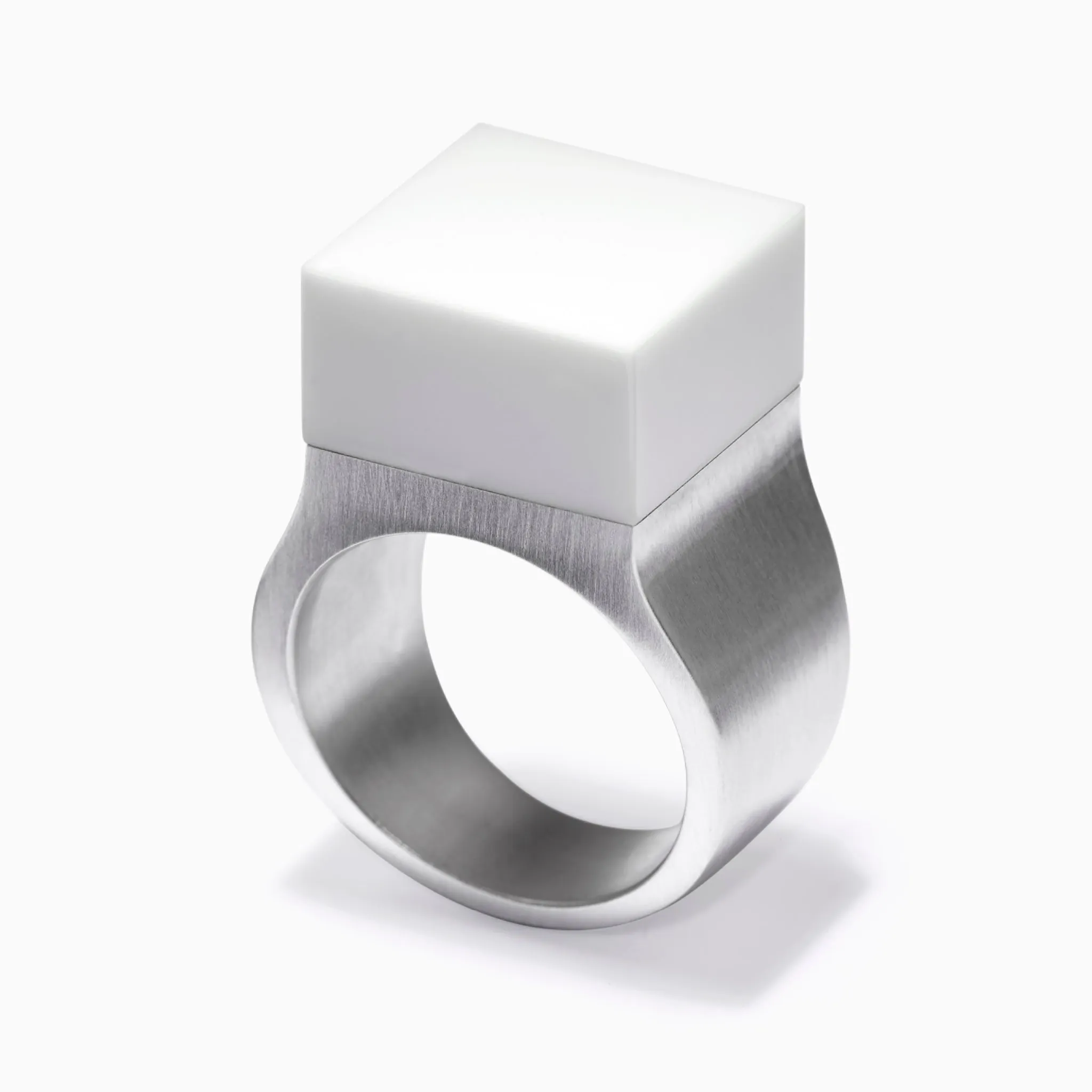 Vector White Agate Ring sold by MING YU WANG