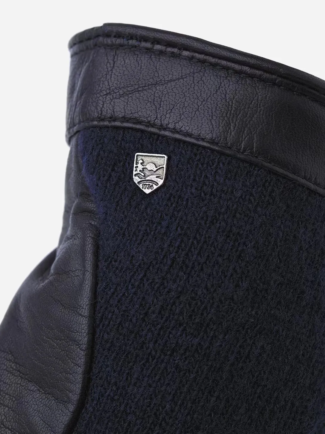 Saga sold by O.N.S product image thumbnail 2