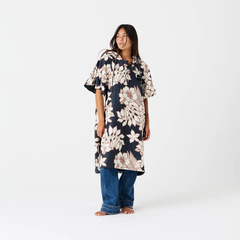 Olinda Quick-Dry Poncho made by SLOWTIDE
