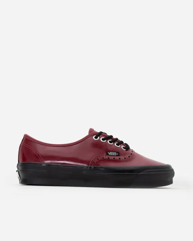 OTW Authentic 44 Siped Vibram Gloss Leather made by NAKED CPH