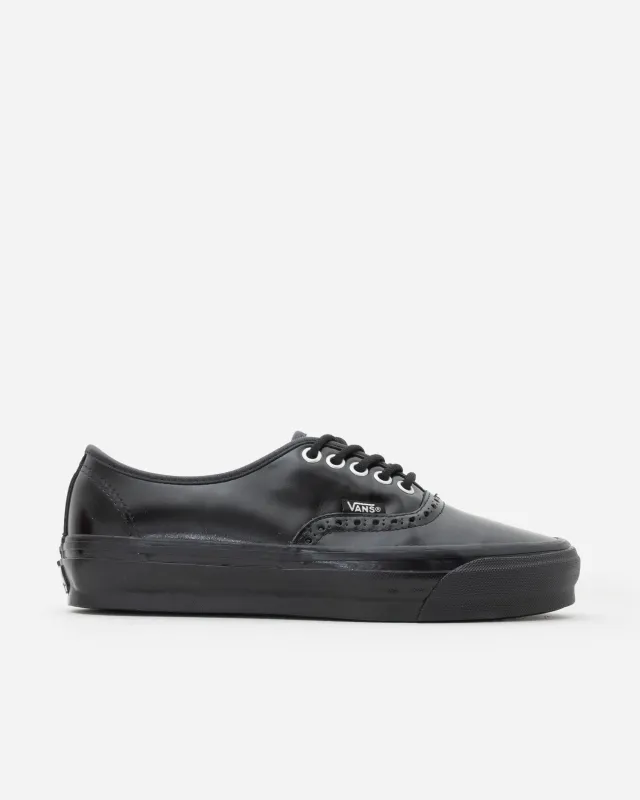 OTW Authentic 44 Siped Vibram Gloss Leather made by NAKED CPH