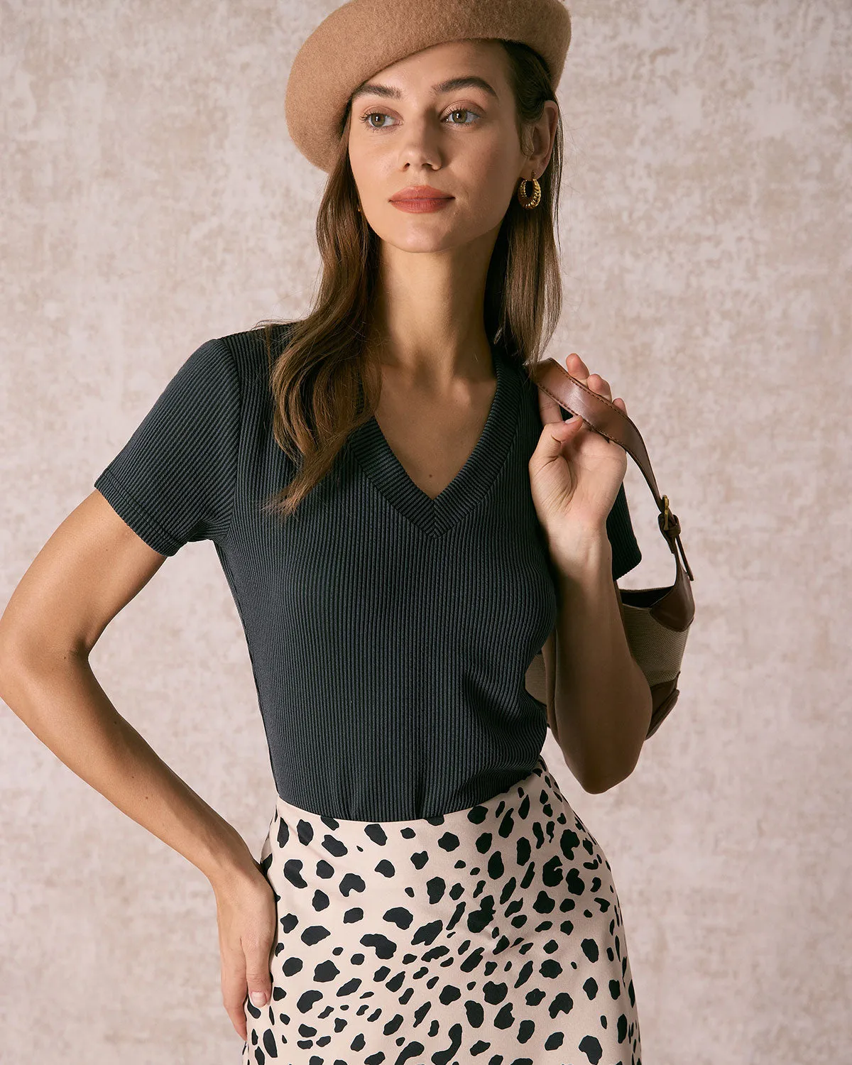 The Black V Neck Ribbed Short Sleeve Tee sold by rihoas product image thumbnail 4