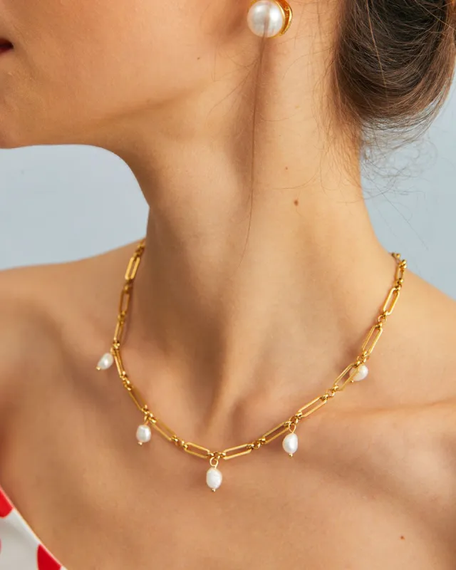 The Gold Pearl Drop Pendant Necklace sold by rihoas