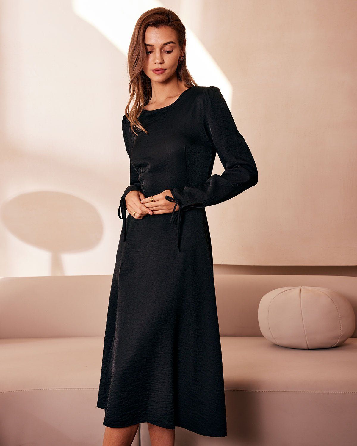 The Black Round Neck Backless Slit Midi Dress sold by rihoas product image thumbnail 5