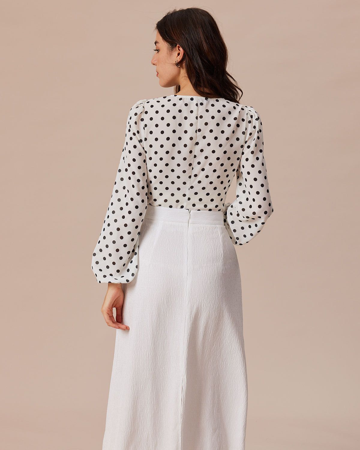 The White Textured Crepe Ruched Midi Skirt sold by rihoas product image thumbnail 5