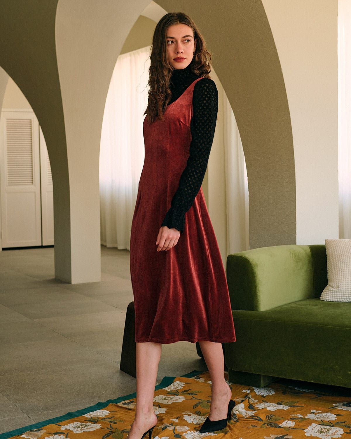 The Sweetheart Neck Velvet Midi Dress sold by rihoas product image thumbnail 5