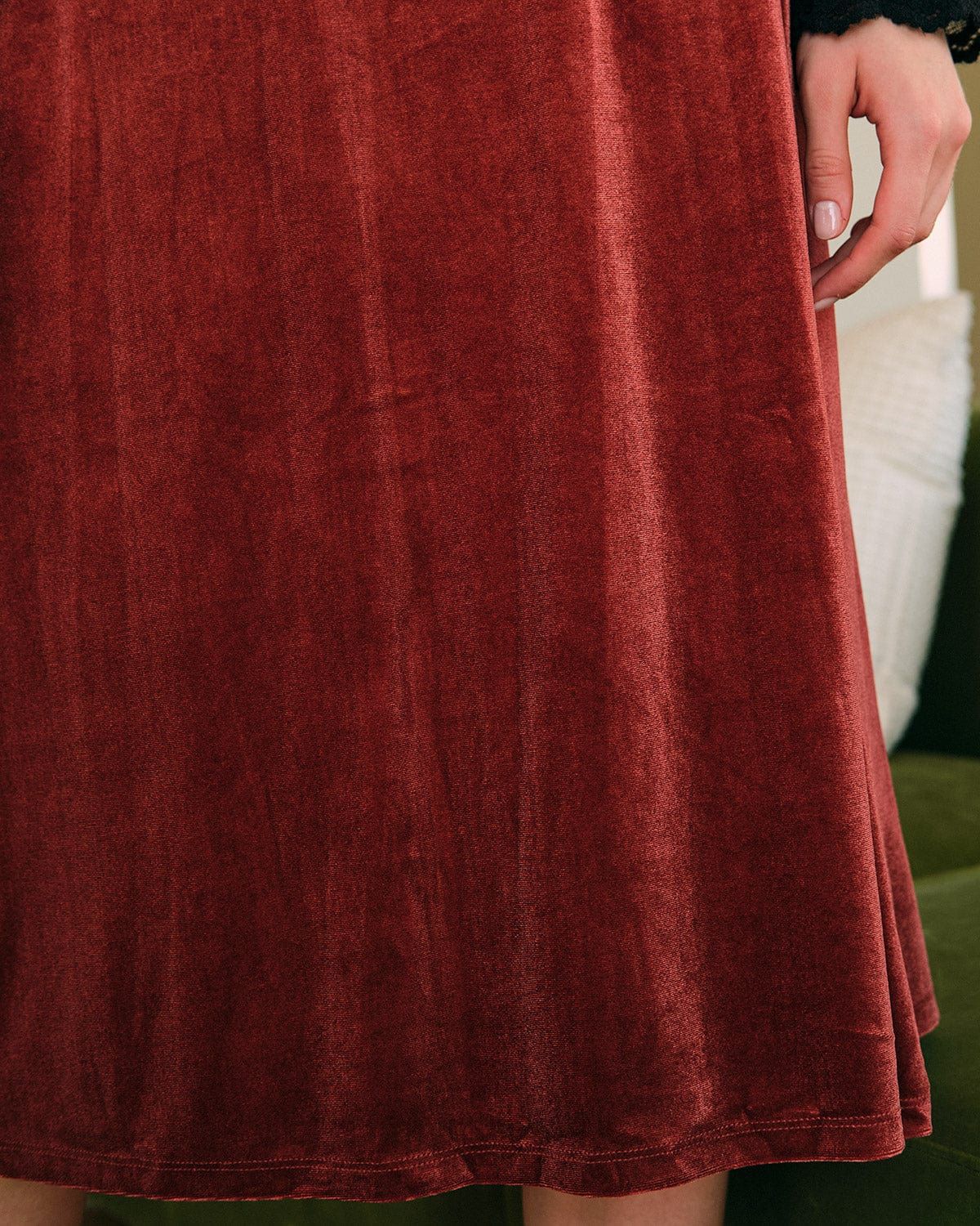 The Sweetheart Neck Velvet Midi Dress sold by rihoas product image thumbnail 2