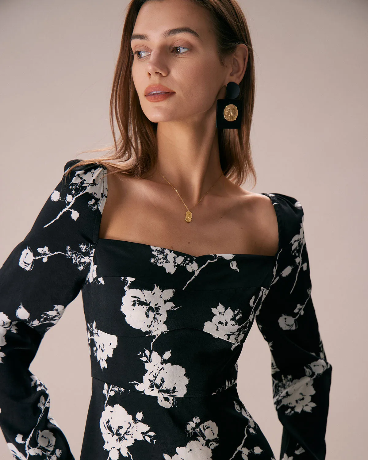 The Black Sweetheart Neck Floral Midi Dress sold by rihoas product image thumbnail 3
