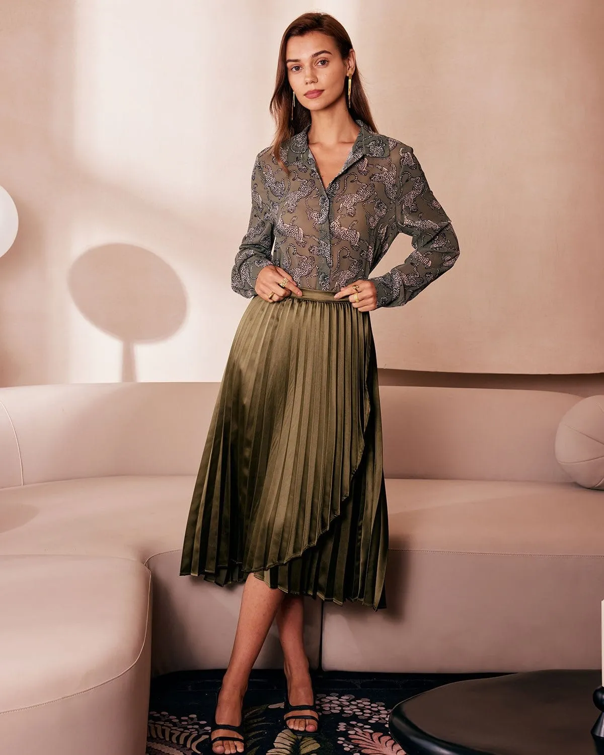 The Green Pleated Tulip Hem Satin Midi Skirt sold by rihoas product image thumbnail 2