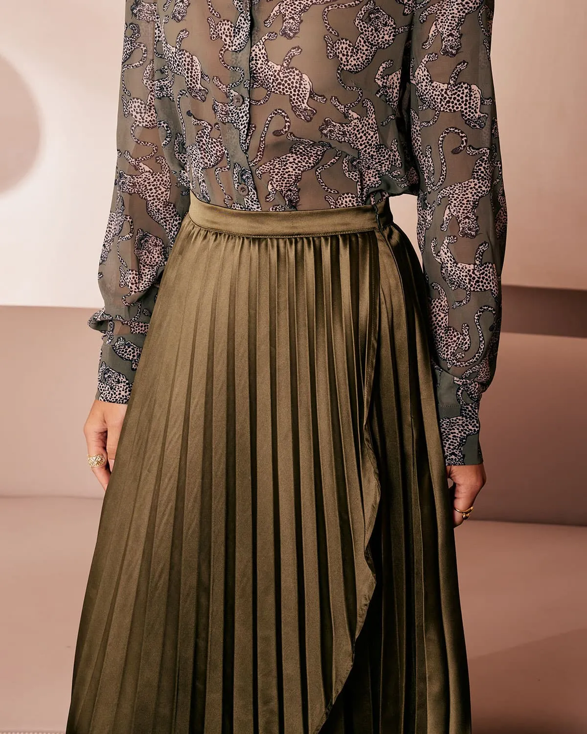 The Green Pleated Tulip Hem Satin Midi Skirt sold by rihoas product image thumbnail 4