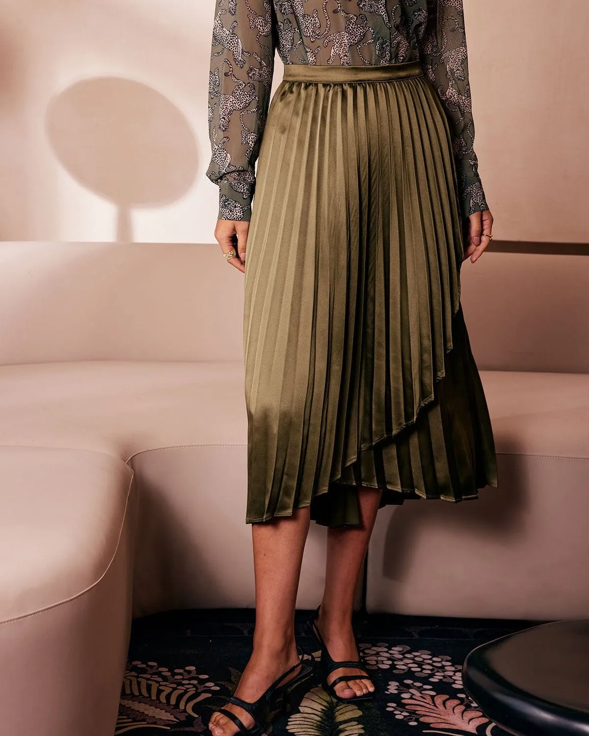 The Green Pleated Tulip Hem Satin Midi Skirt sold by rihoas product image thumbnail 3