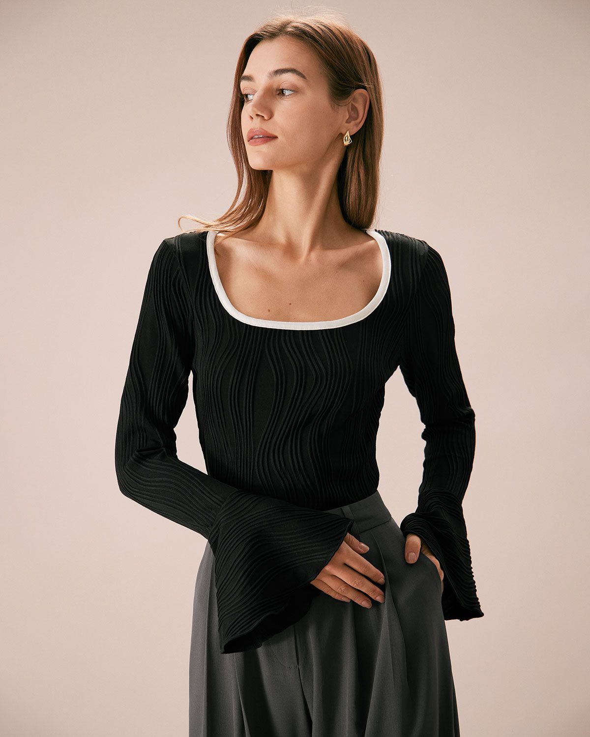 The Black U Neck Water Ripple Flare Sleeve Tee sold by rihoas product image thumbnail 3