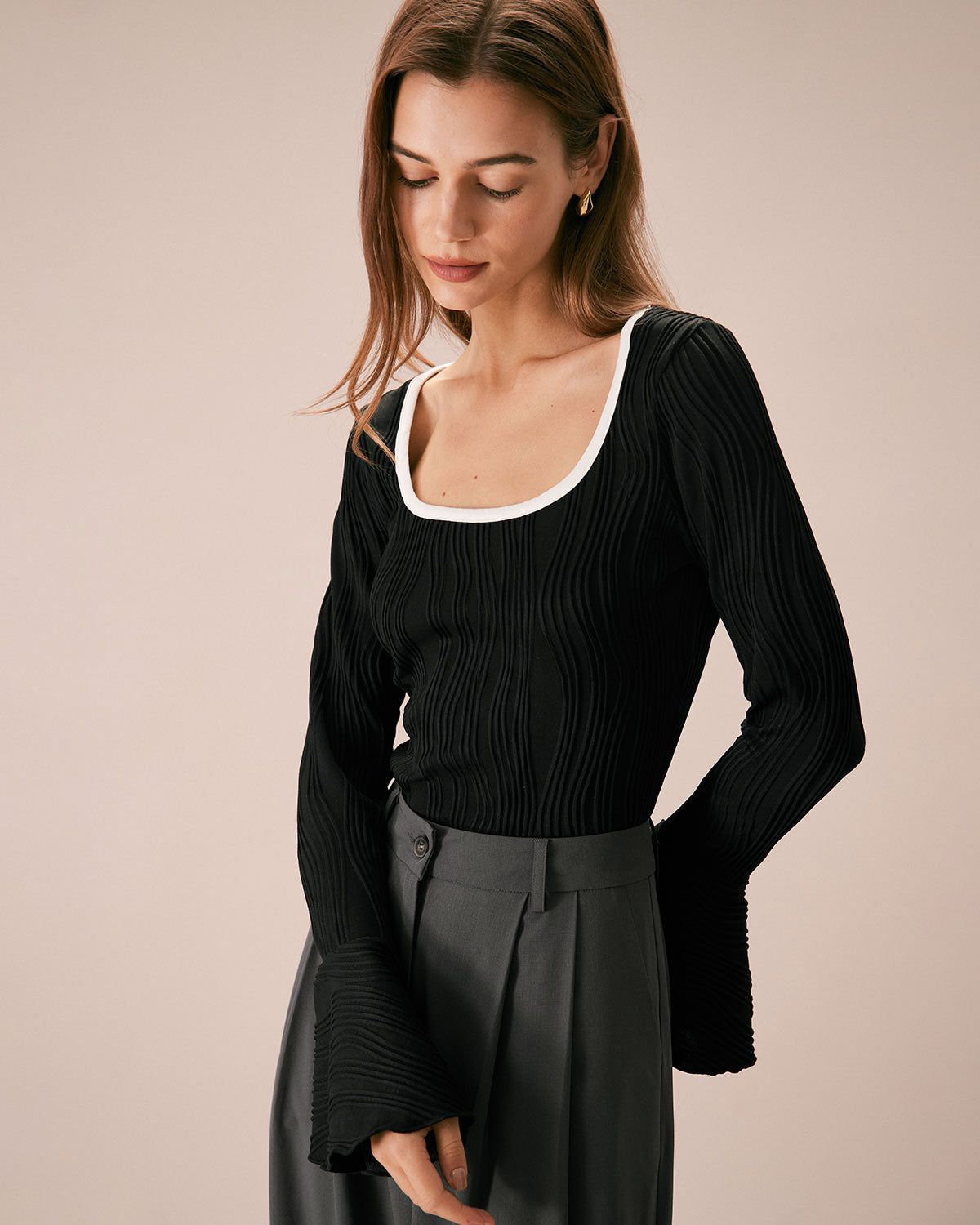 The Black U Neck Water Ripple Flare Sleeve Tee sold by rihoas product image thumbnail 5