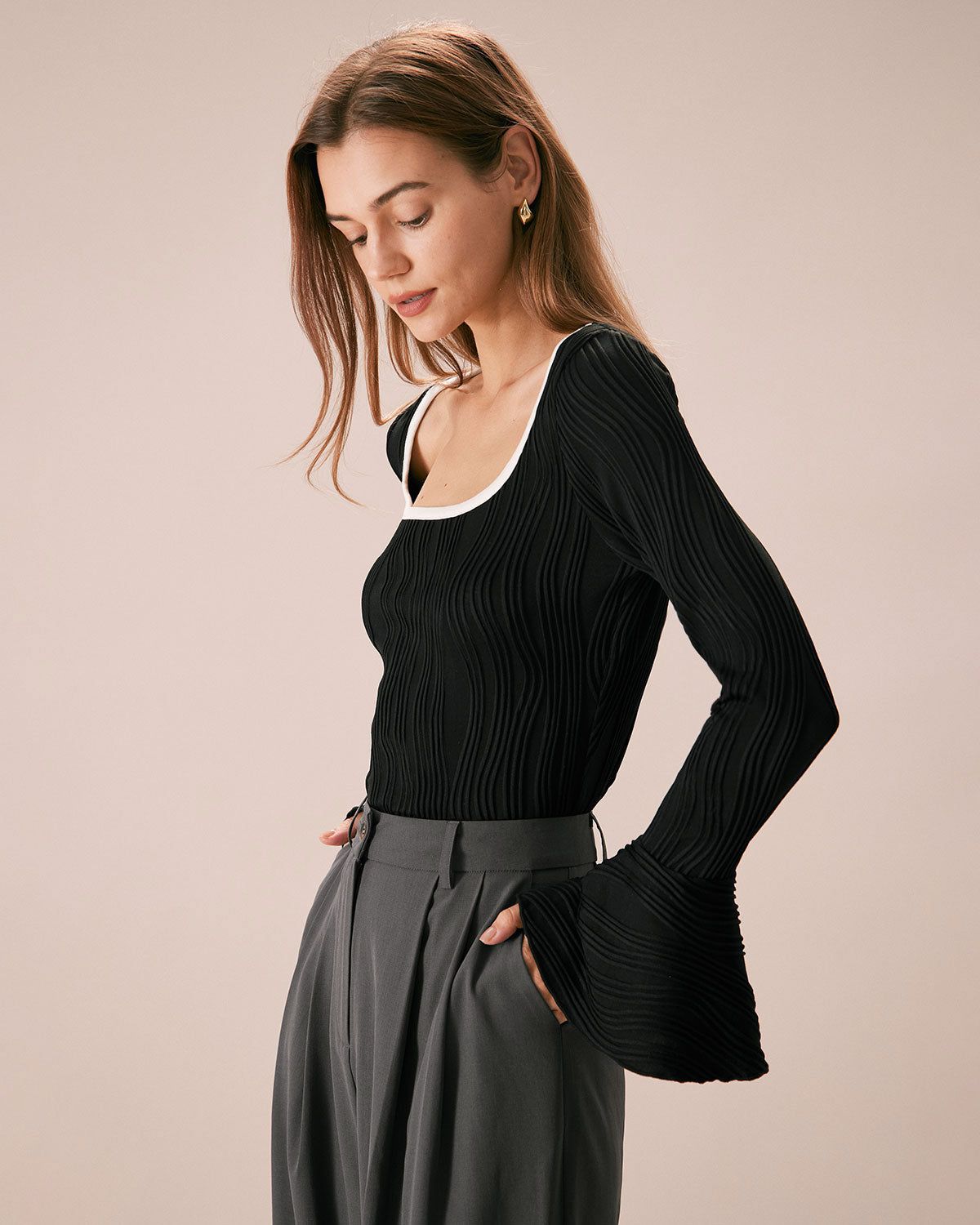 The Black U Neck Water Ripple Flare Sleeve Tee sold by rihoas product image thumbnail 4