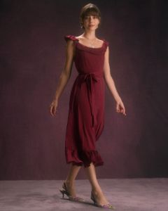 The Wine Red Scoop Neck Shirred Midi Dress sold by rihoas
