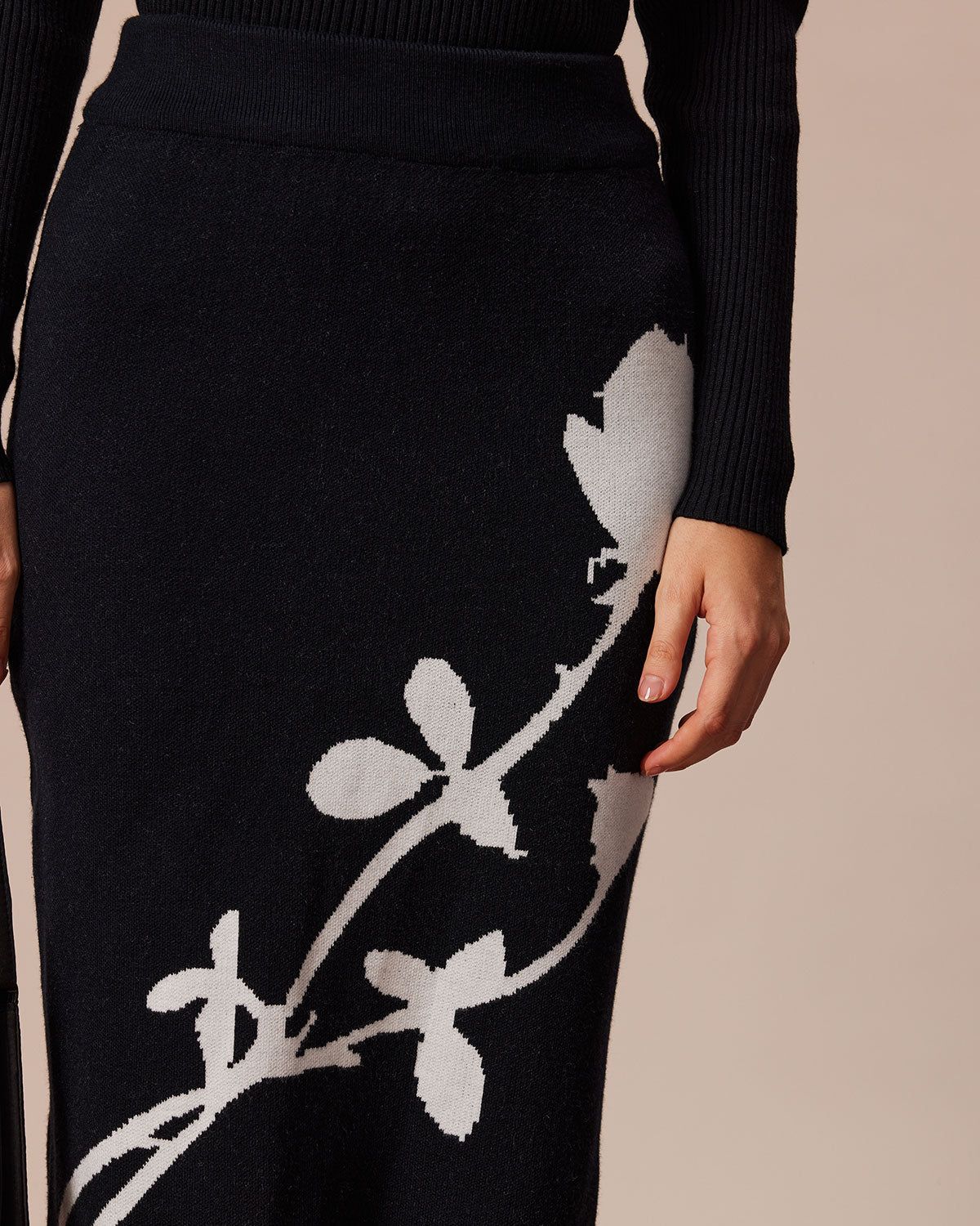 The Black High Waisted Floral Knit Midi Skirt sold by rihoas product image thumbnail 4
