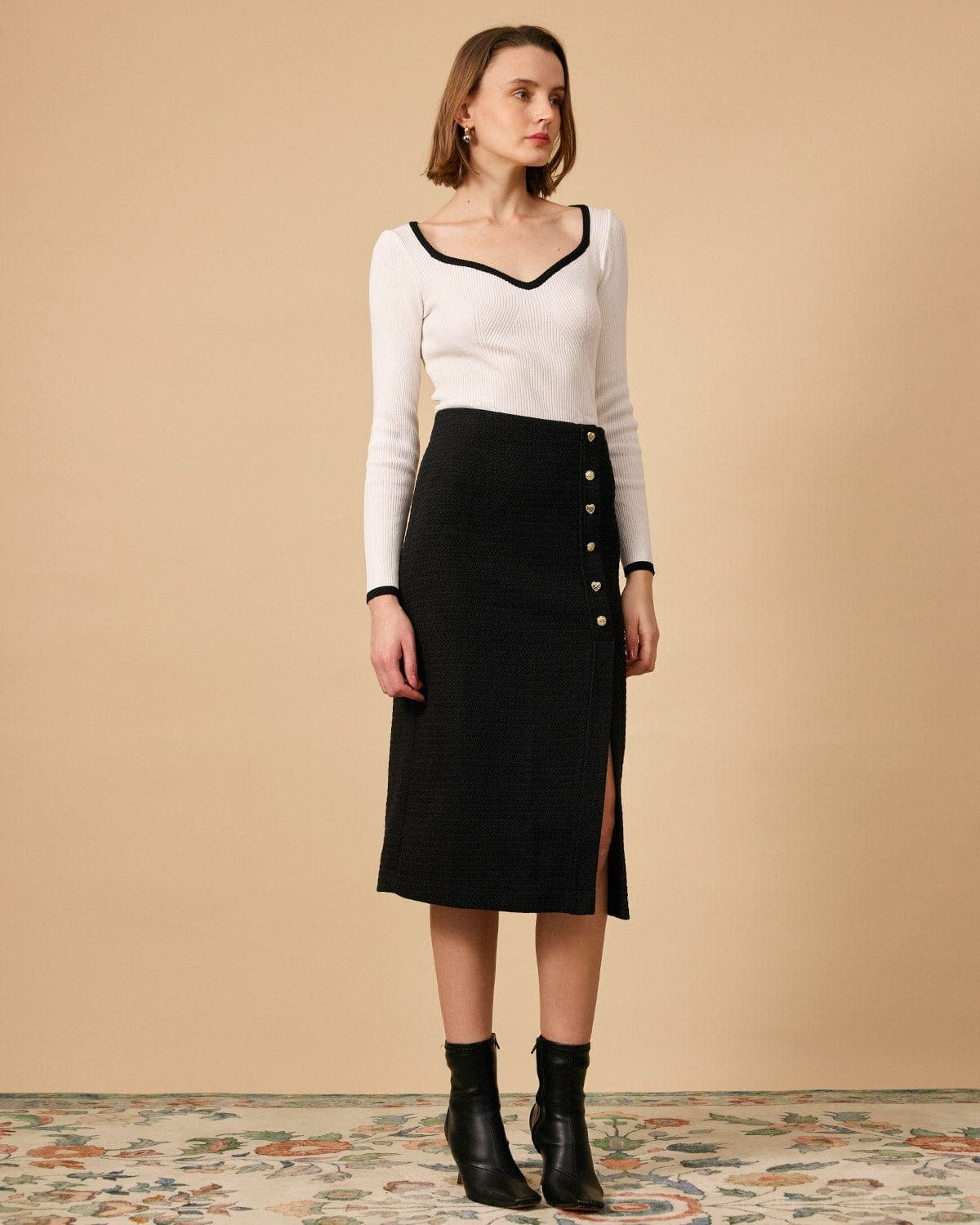 The Contrasting Sweetheart Neck Ribbed Knit Top sold by rihoas product image thumbnail 4