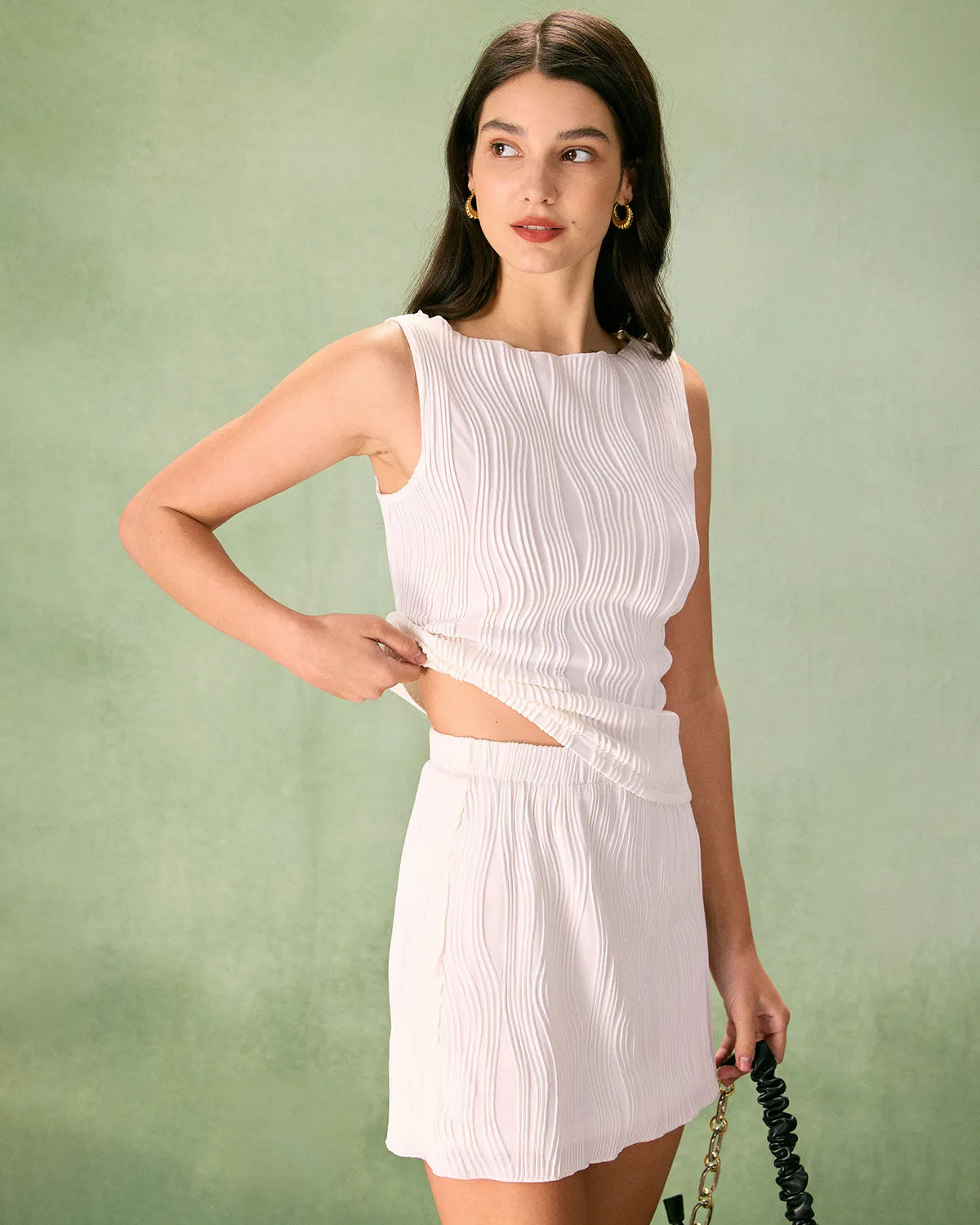 The White Water Ripple Textured High Waisted Mini Skirt sold by rihoas product image thumbnail 3