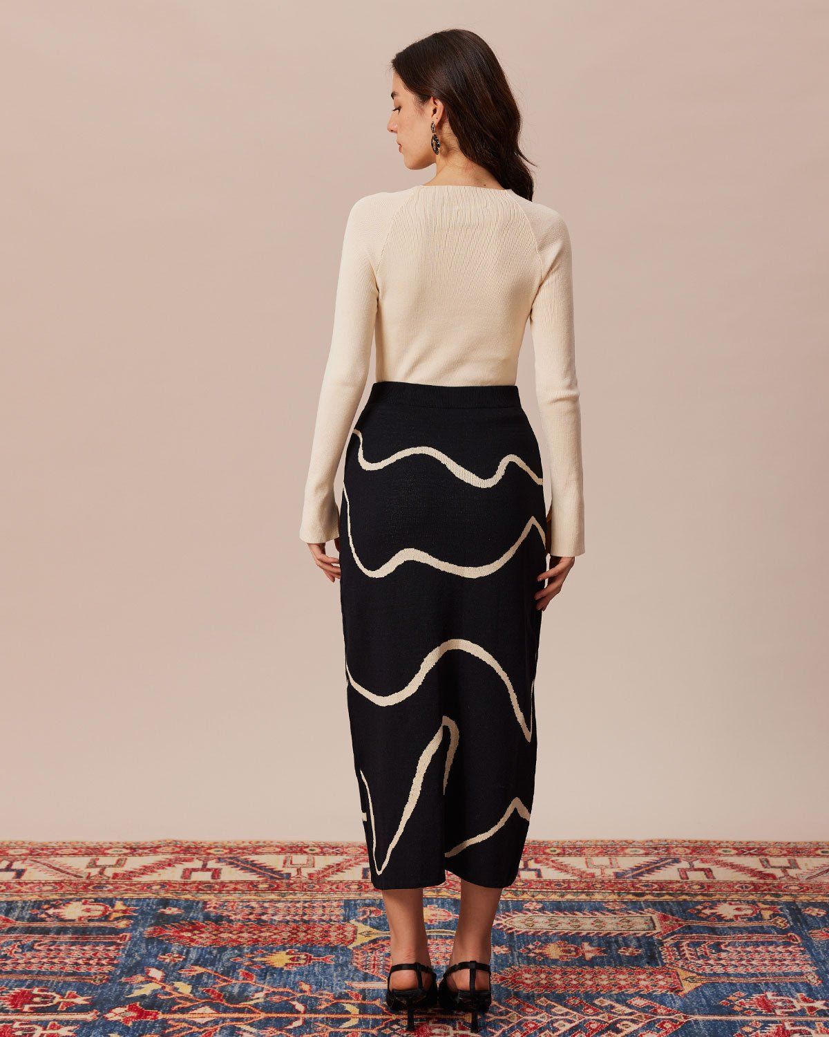 The Black Colorblock Wave Knit Midi Skirt sold by rihoas product image thumbnail 5