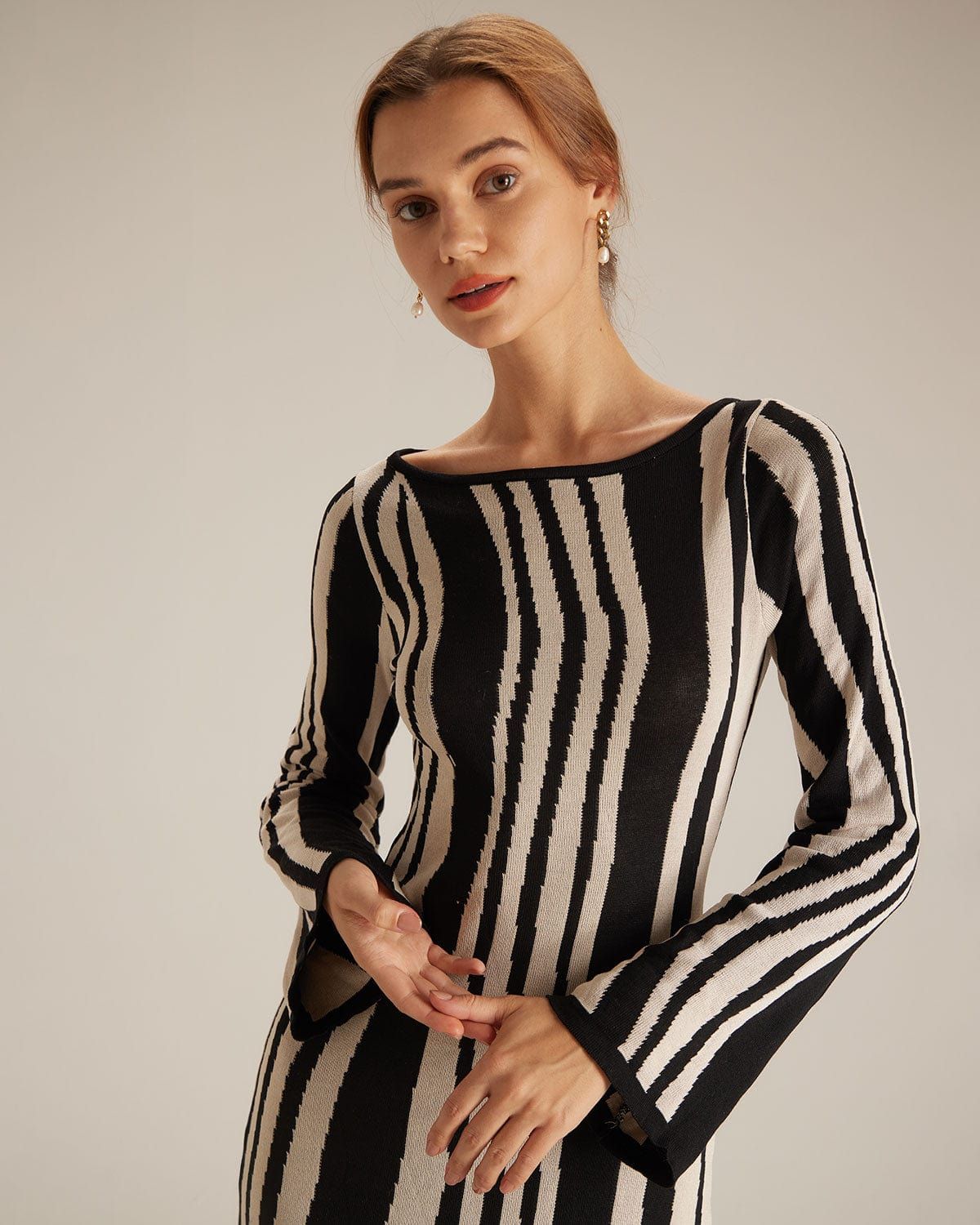 The Black Vertical Striped Bodycon Maxi Dress sold by rihoas product image thumbnail 2