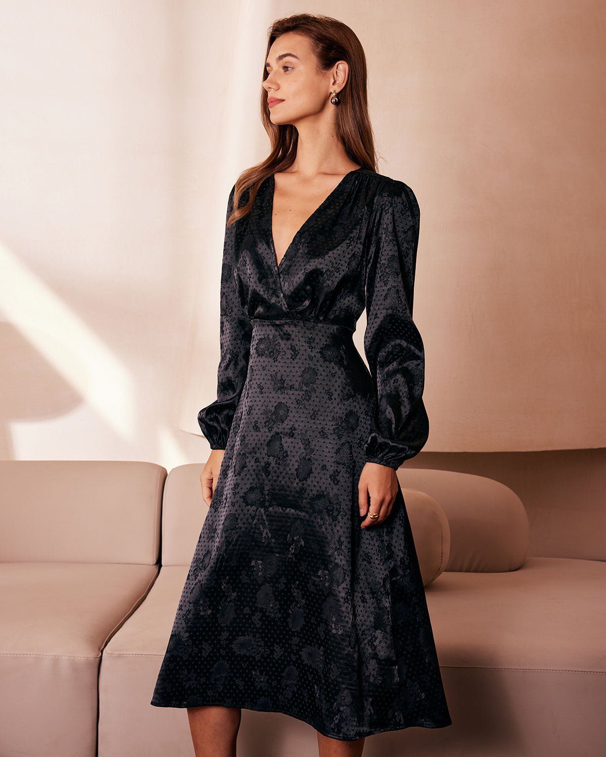 The Black V Neck Jacquard Satin Midi Dress sold by rihoas product image thumbnail 4