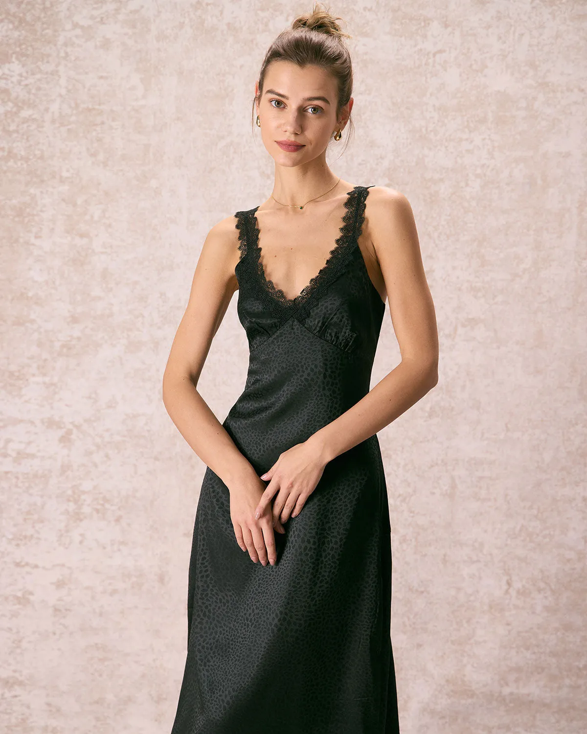 The Black V Neck Lace Jacquard Maxi Dress sold by rihoas product image thumbnail 4