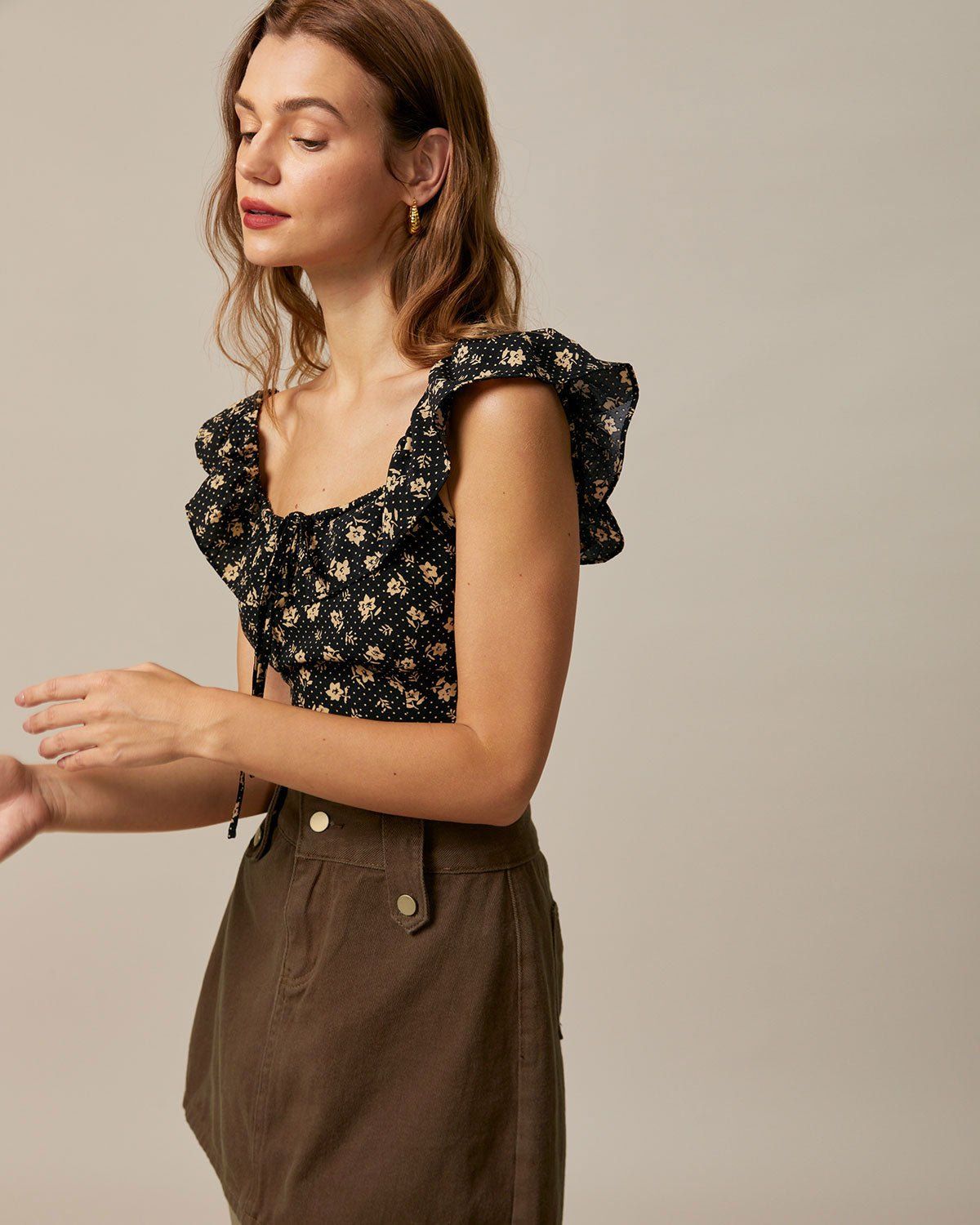 The Black U Neck Floral Shirred Tank Top sold by rihoas product image thumbnail 5