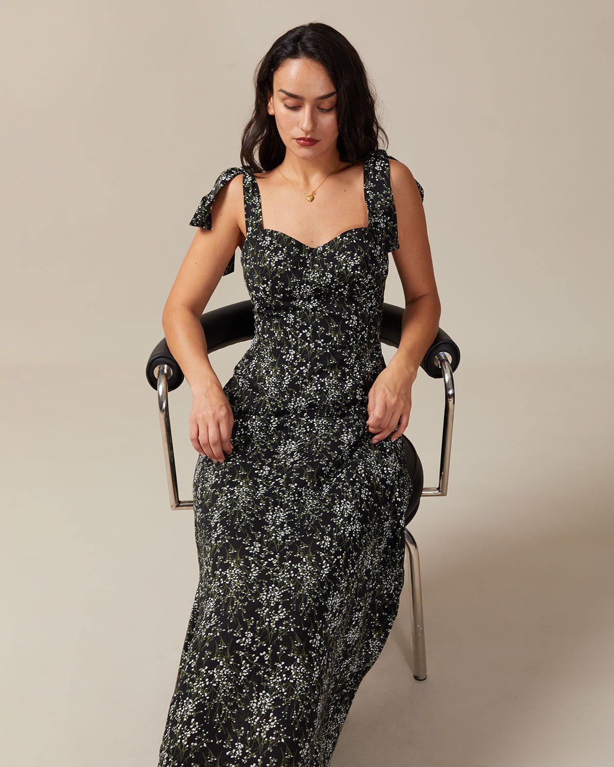 The Black Sweetheart Neck Floral Shirred Maxi Dress sold by rihoas product image thumbnail 5